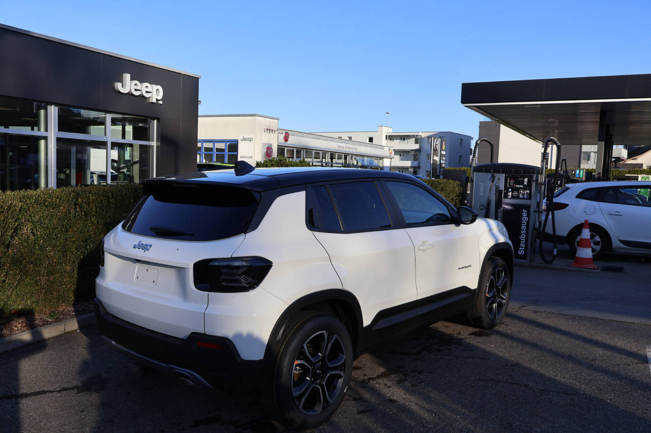 JEEP Avenger 1.2 MHEV Summit-image-1