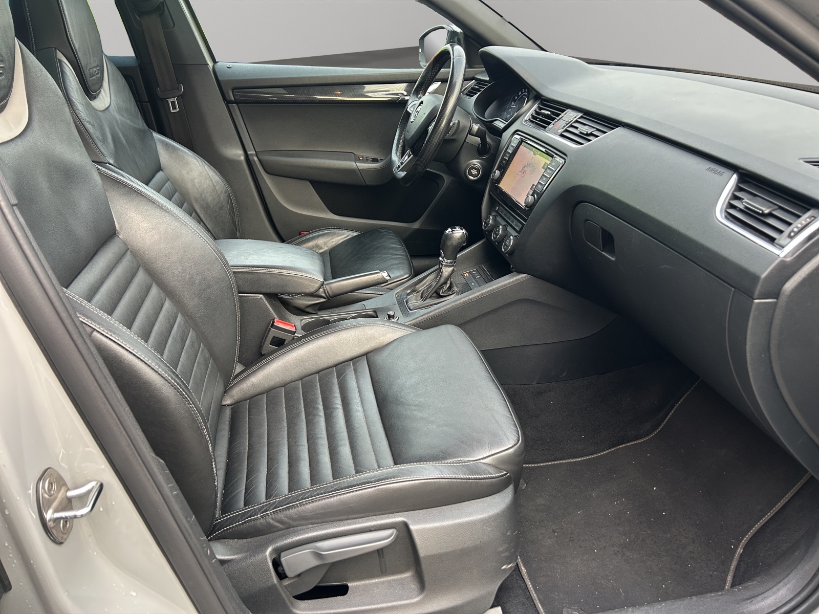SKODA Octavia Combi 2.0 TDI RS DSG-image-19