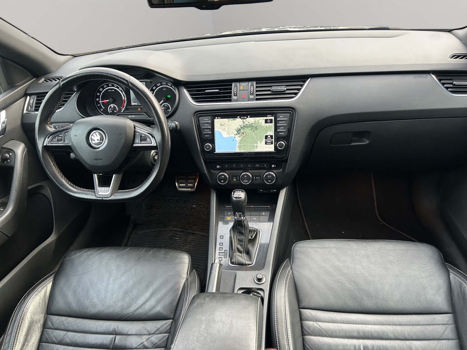 SKODA Octavia Combi 2.0 TDI RS DSG-image-9