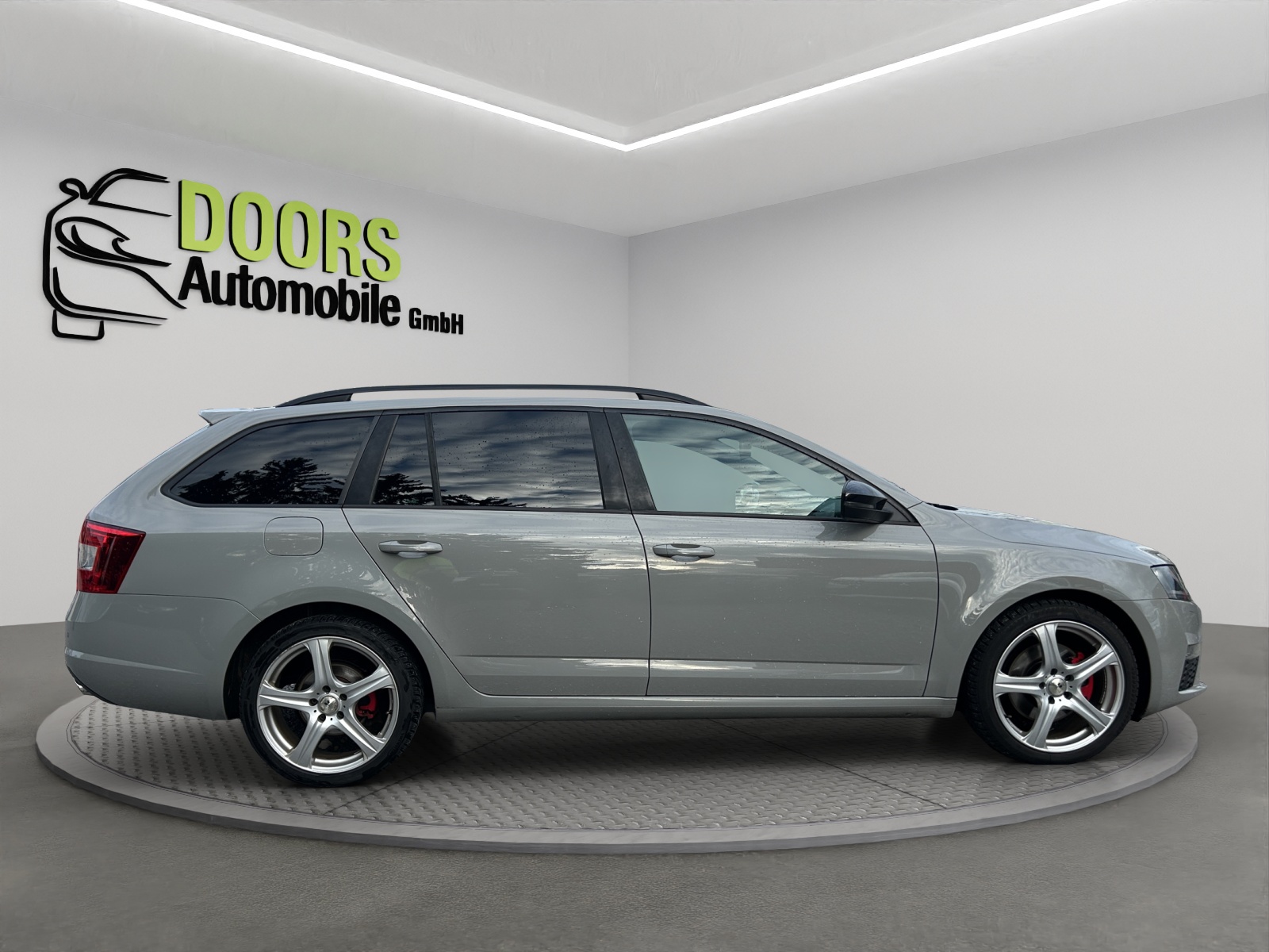 SKODA Octavia Combi 2.0 TDI RS DSG-image-8