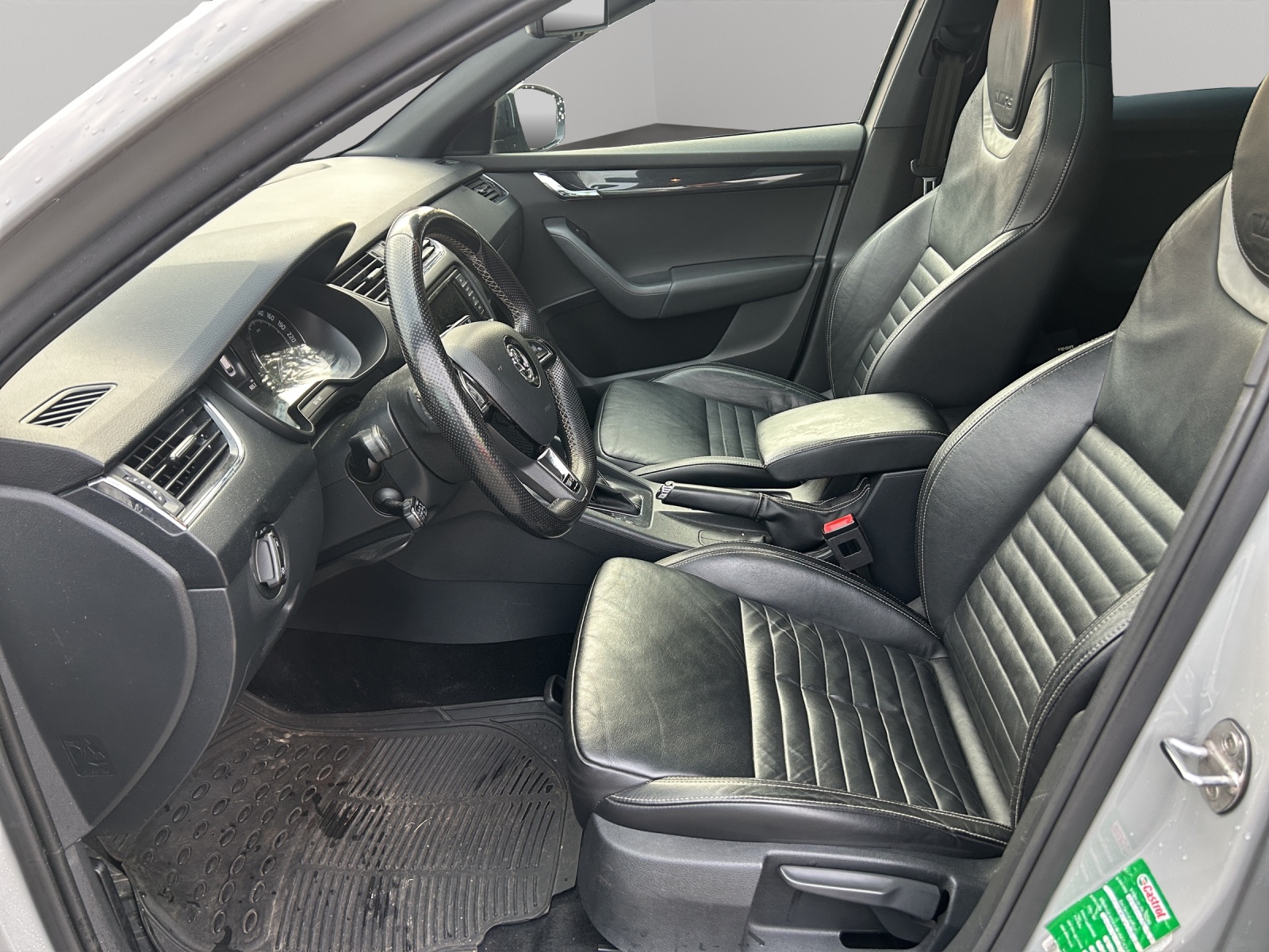 SKODA Octavia Combi 2.0 TDI RS DSG-image-10