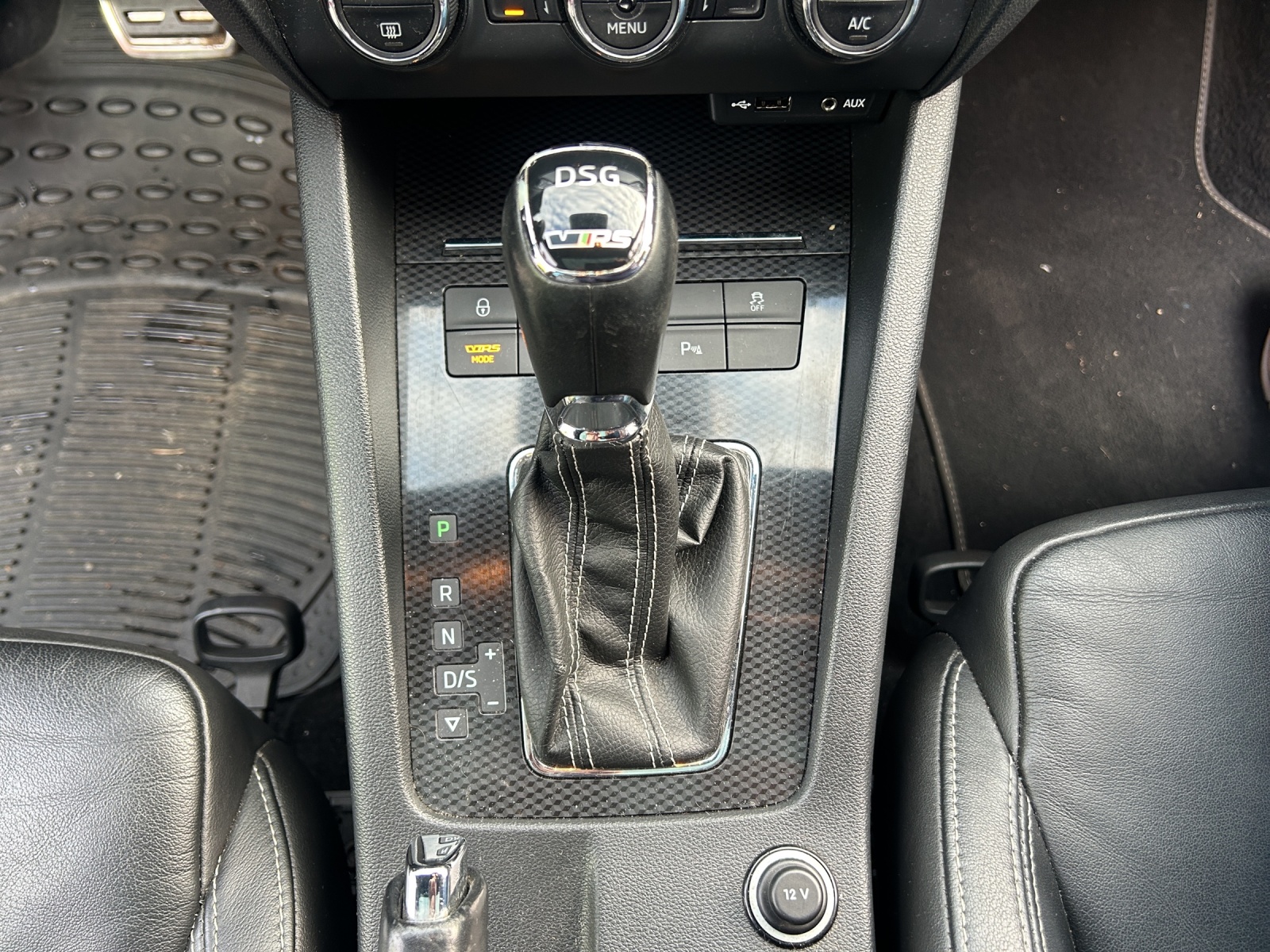 SKODA Octavia Combi 2.0 TDI RS DSG-image-18