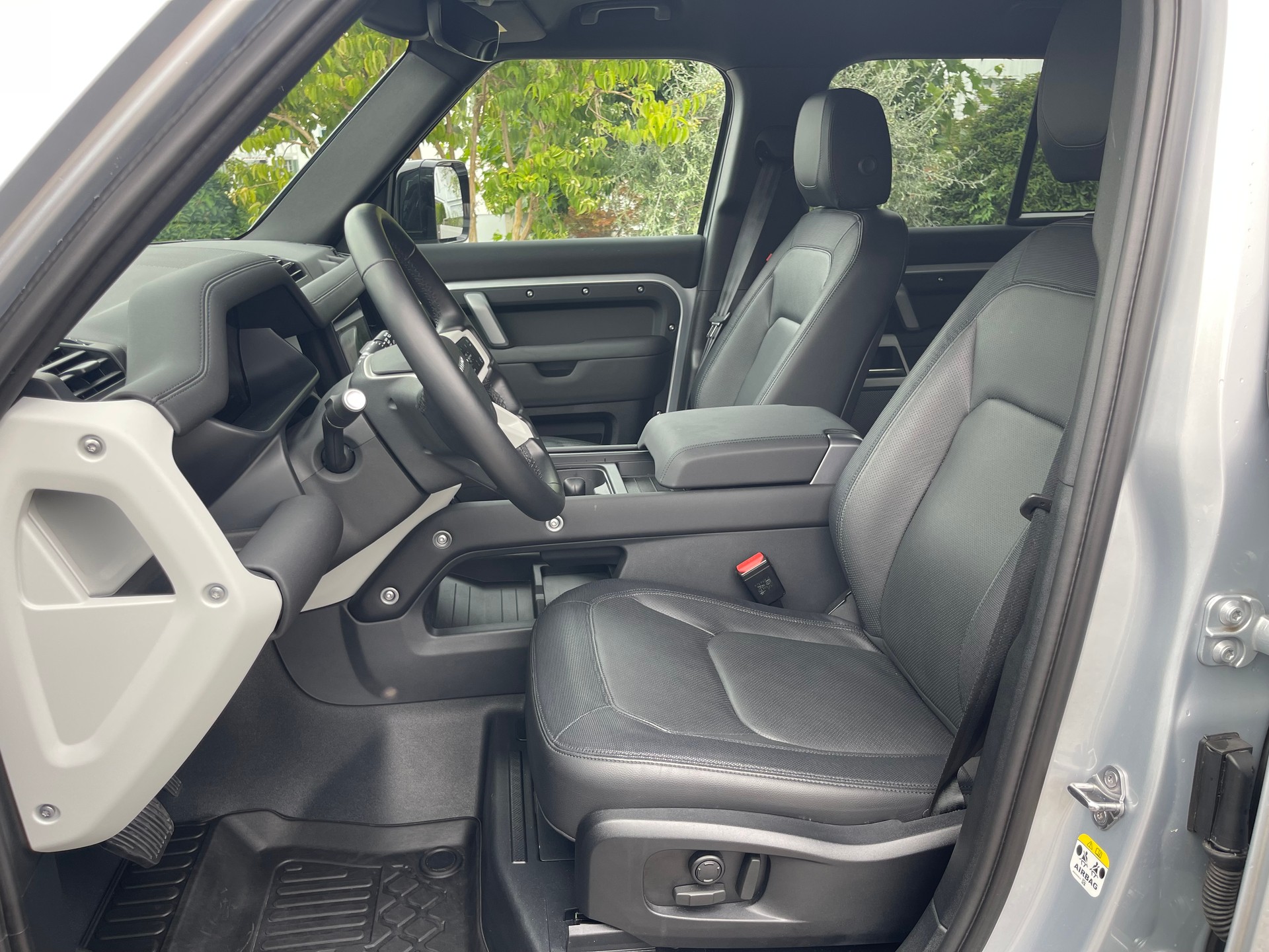 LAND ROVER Defender 110 3.0 D I6 250 X-Dynamic SE AWD AT8-image-8