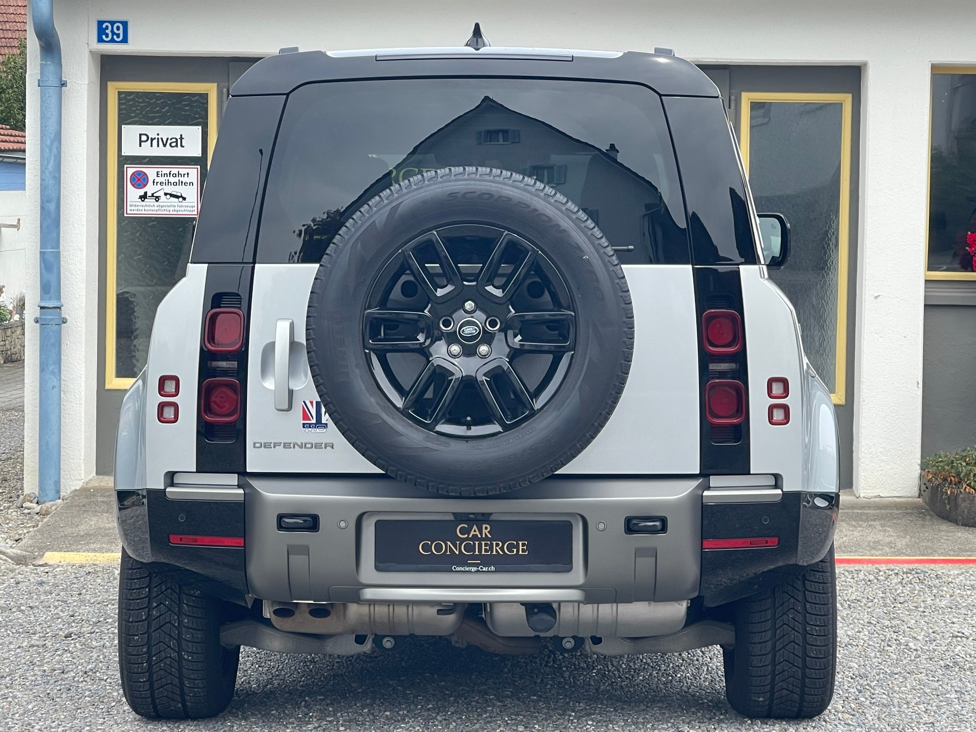 LAND ROVER Defender 110 3.0 D I6 250 X-Dynamic SE AWD AT8-image-6