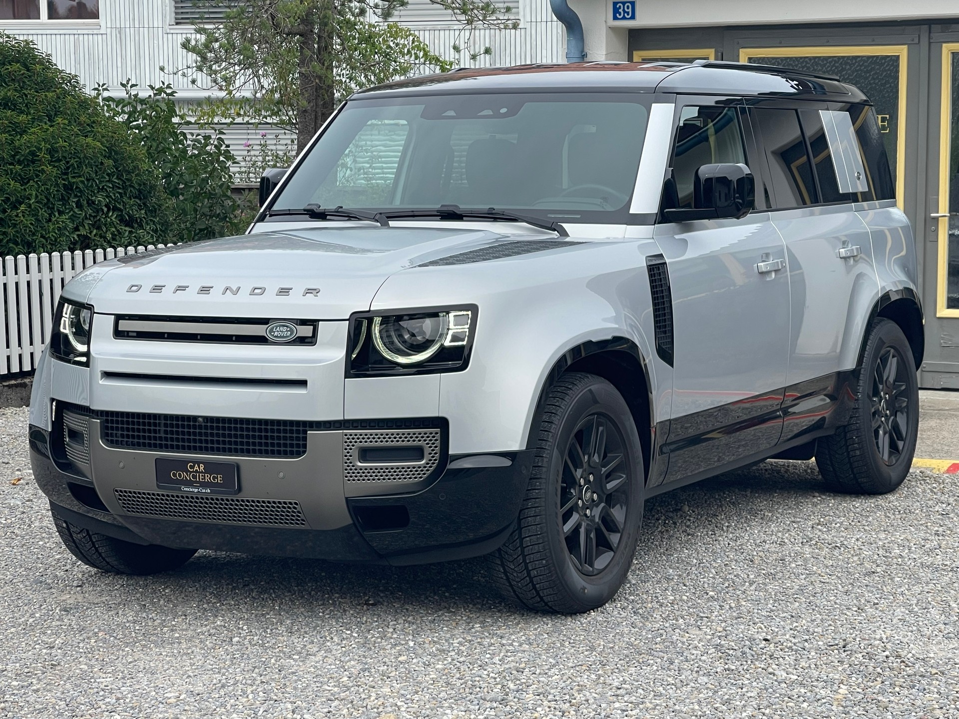 LAND ROVER Defender 110 3.0 D I6 250 X-Dynamic SE AWD AT8
