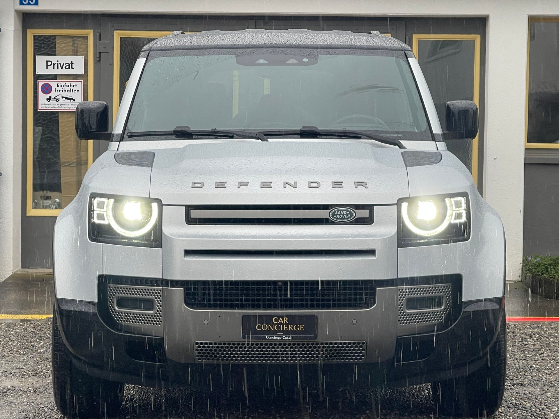 LAND ROVER Defender 110 3.0 D I6 250 X-Dynamic SE AWD AT8-image-2