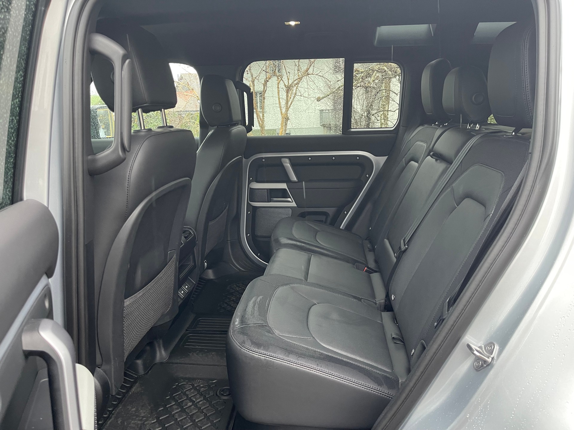 LAND ROVER Defender 110 3.0 D I6 250 X-Dynamic SE AWD AT8-image-10