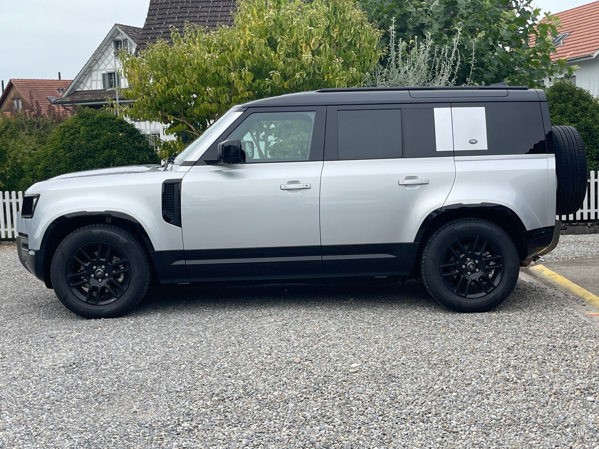 LAND ROVER Defender 110 3.0 D I6 250 X-Dynamic SE AWD AT8-image-3