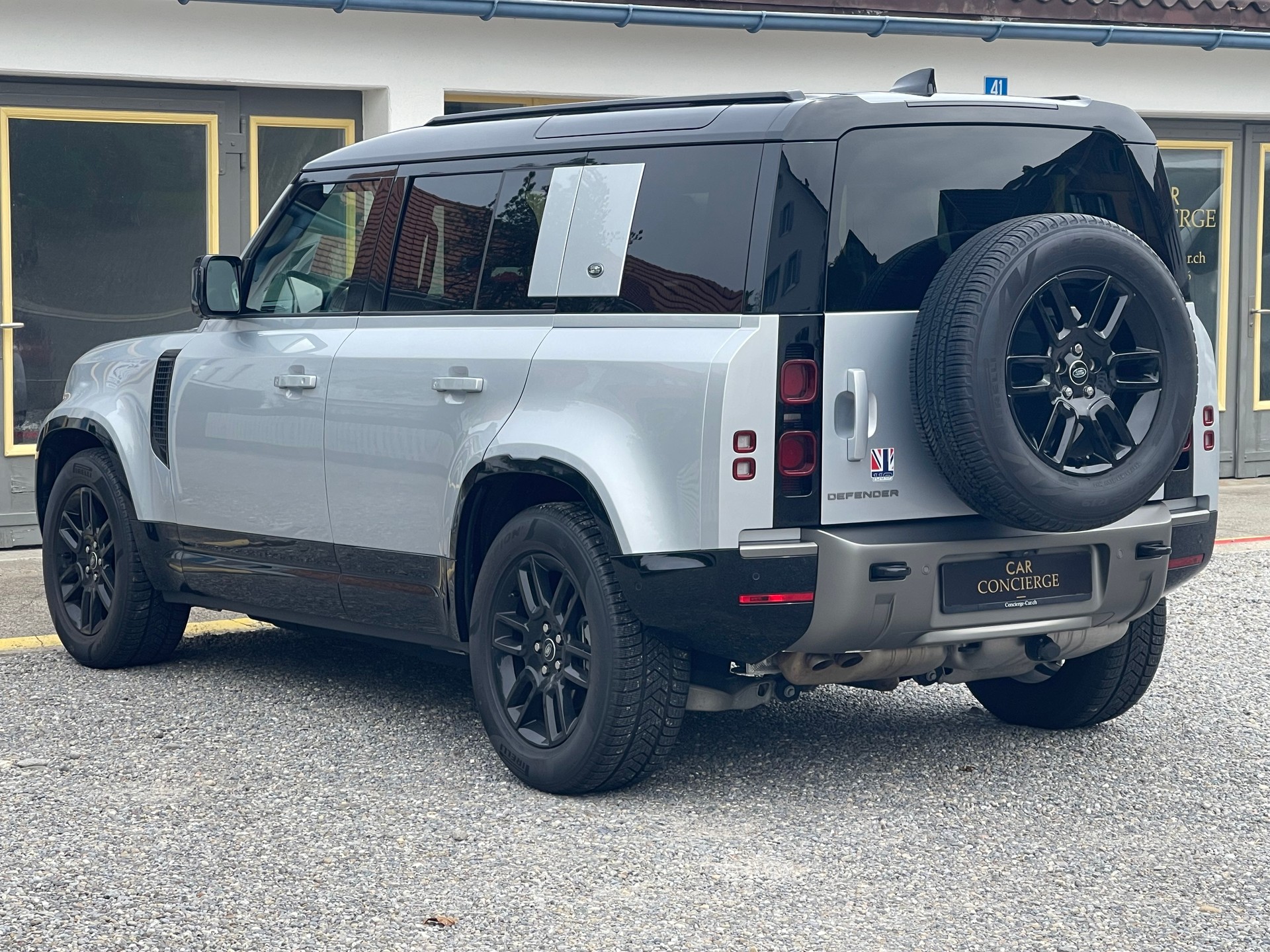 LAND ROVER Defender 110 3.0 D I6 250 X-Dynamic SE AWD AT8-image-5