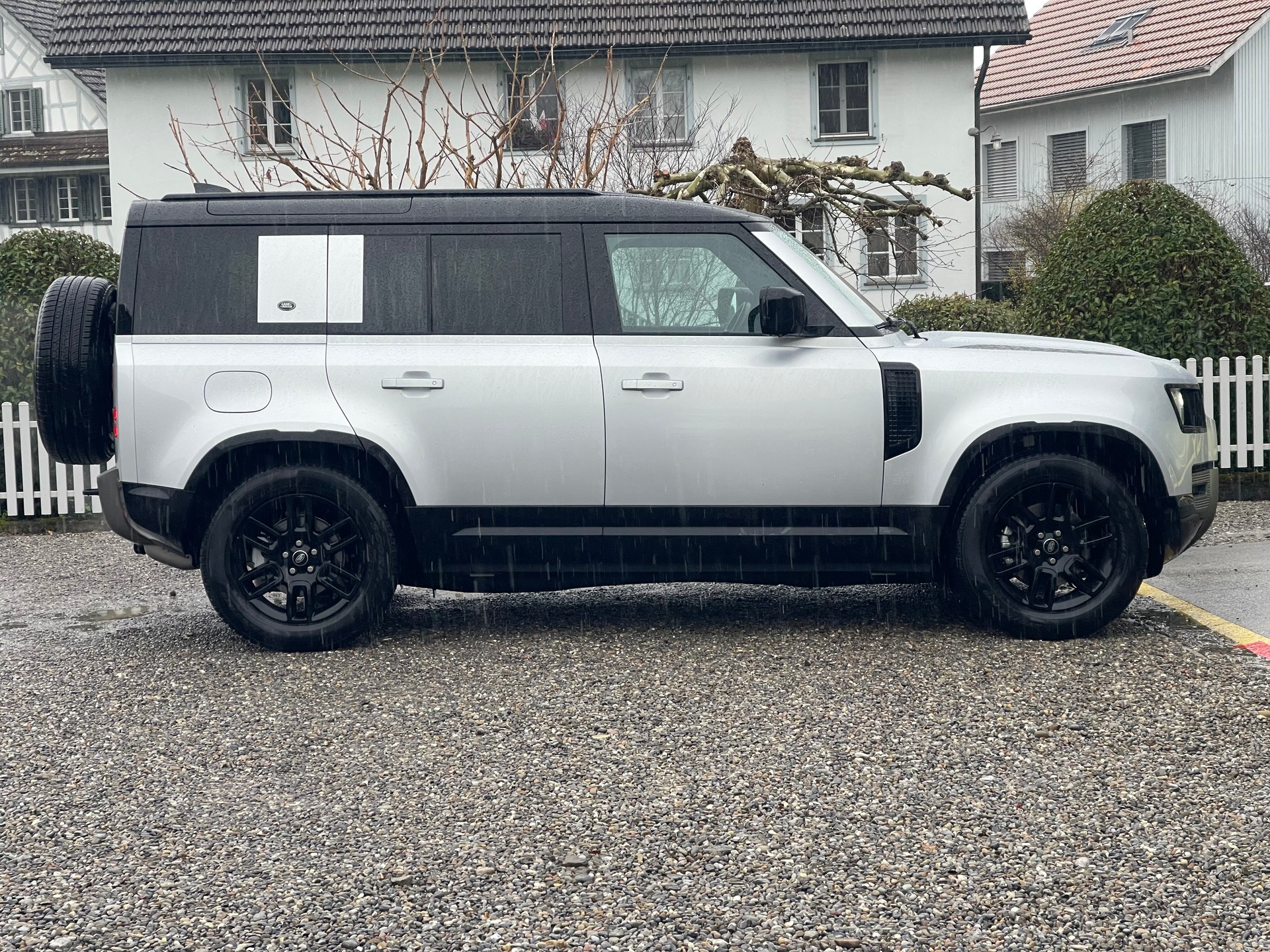 LAND ROVER Defender 110 3.0 D I6 250 X-Dynamic SE AWD AT8-image-4