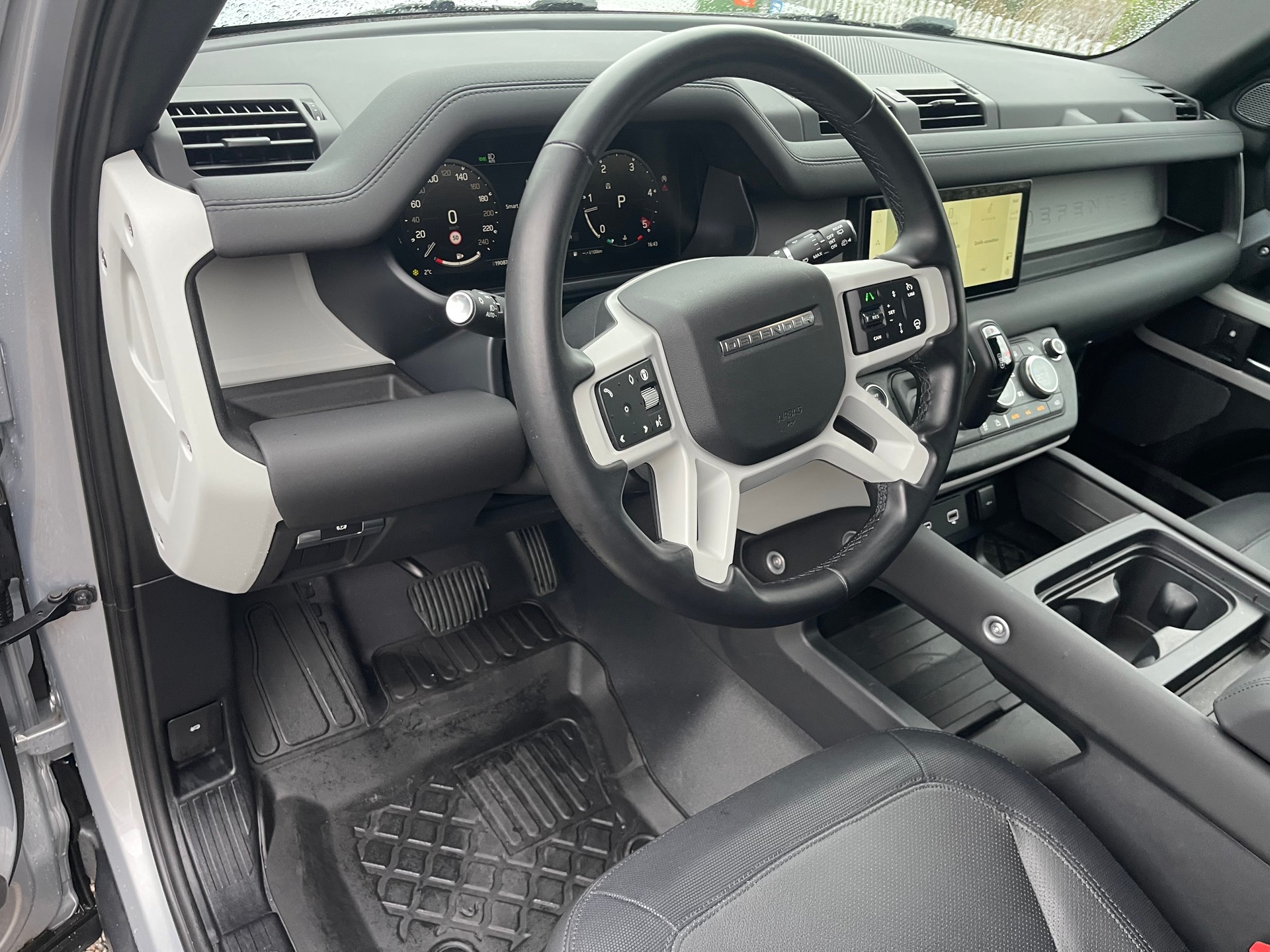 LAND ROVER Defender 110 3.0 D I6 250 X-Dynamic SE AWD AT8-image-8