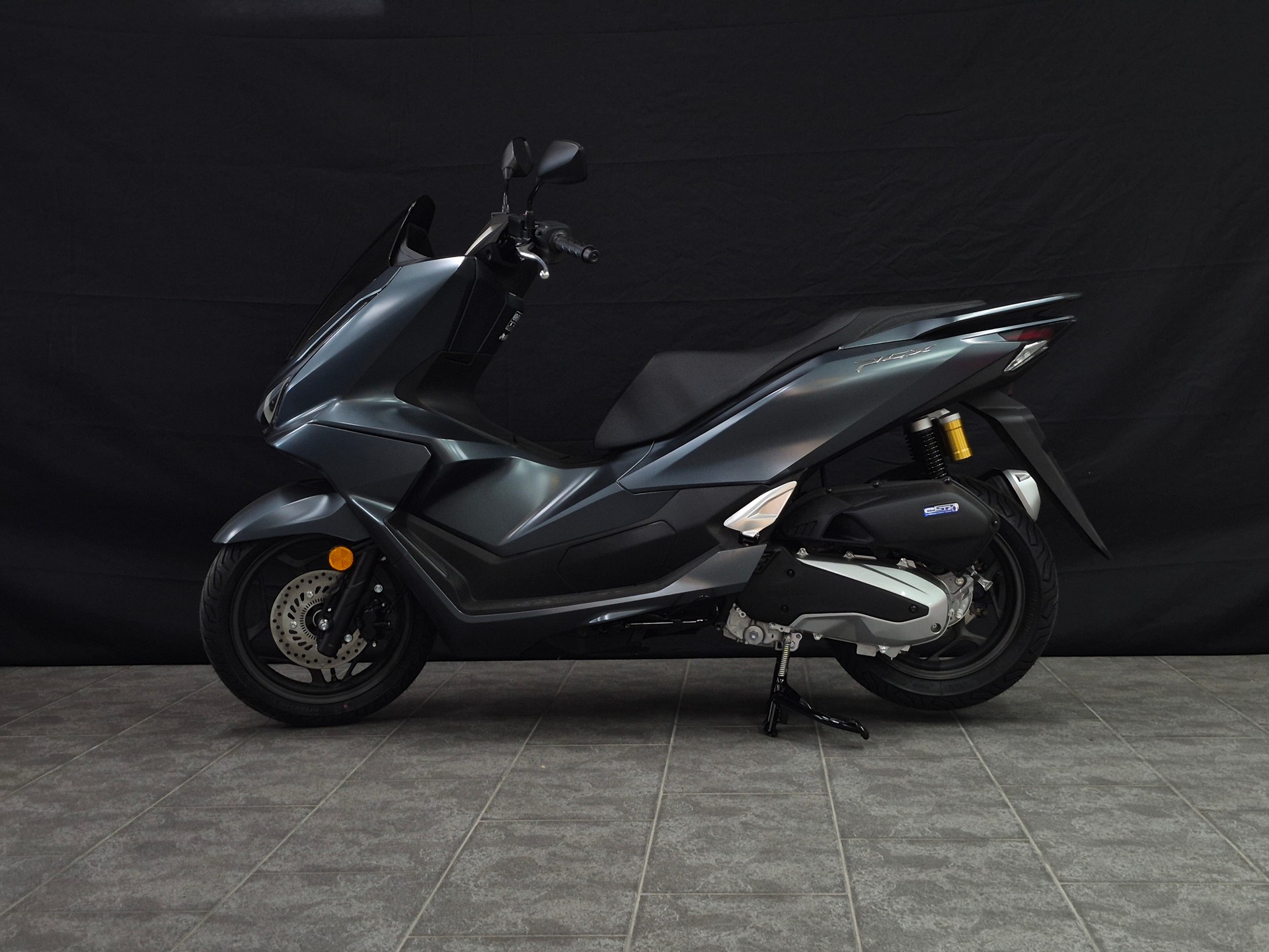 HONDA PCX 125 DX TFT. connectivity-showroom-element-3