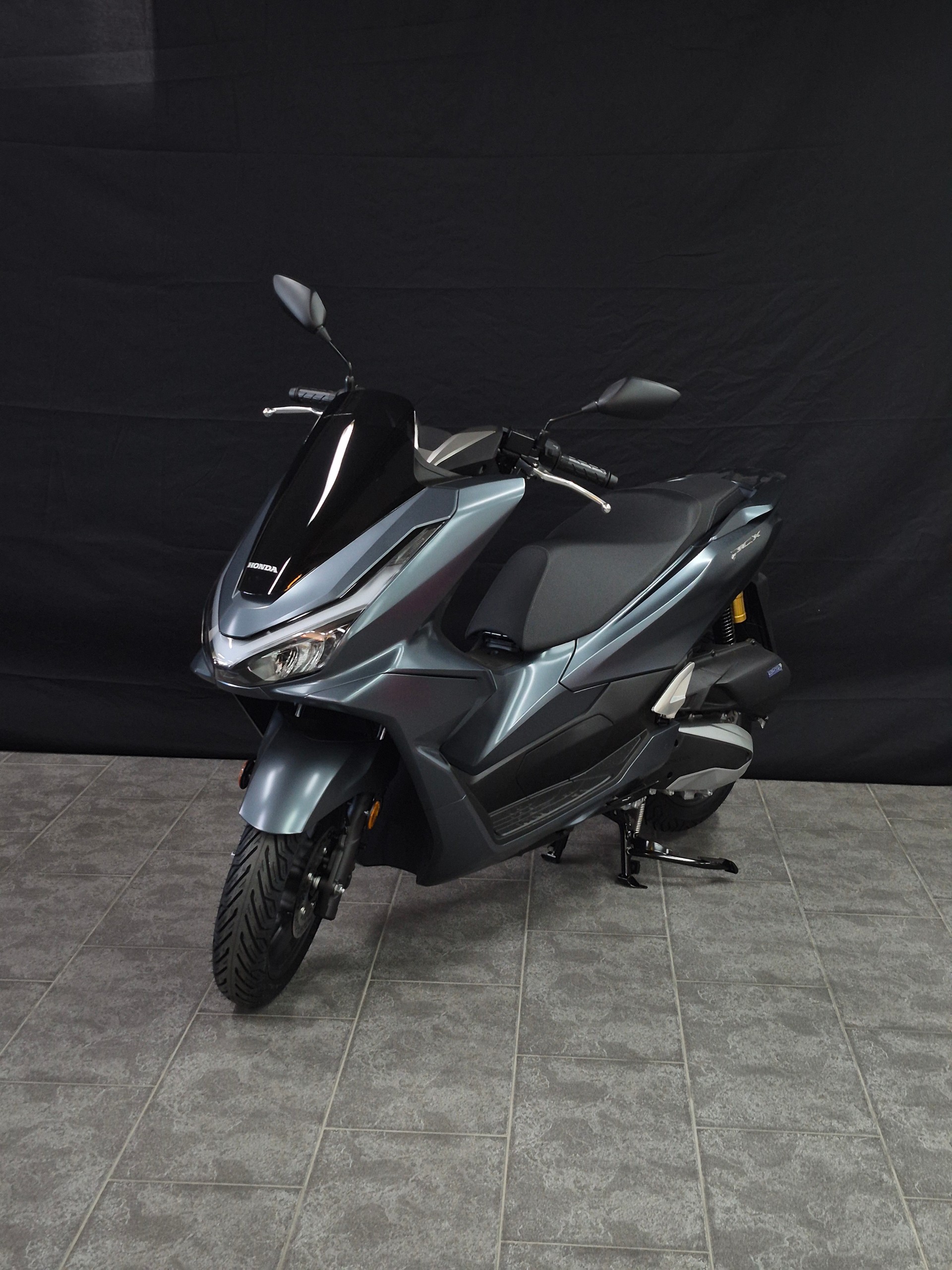 HONDA PCX 125 DX TFT. connectivity-showroom-element-1