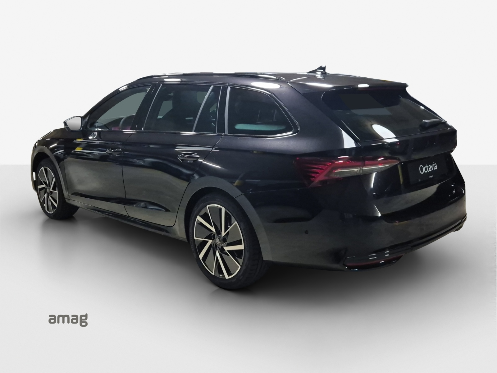 SKODA Octavia Sportline Dynamic-image-2