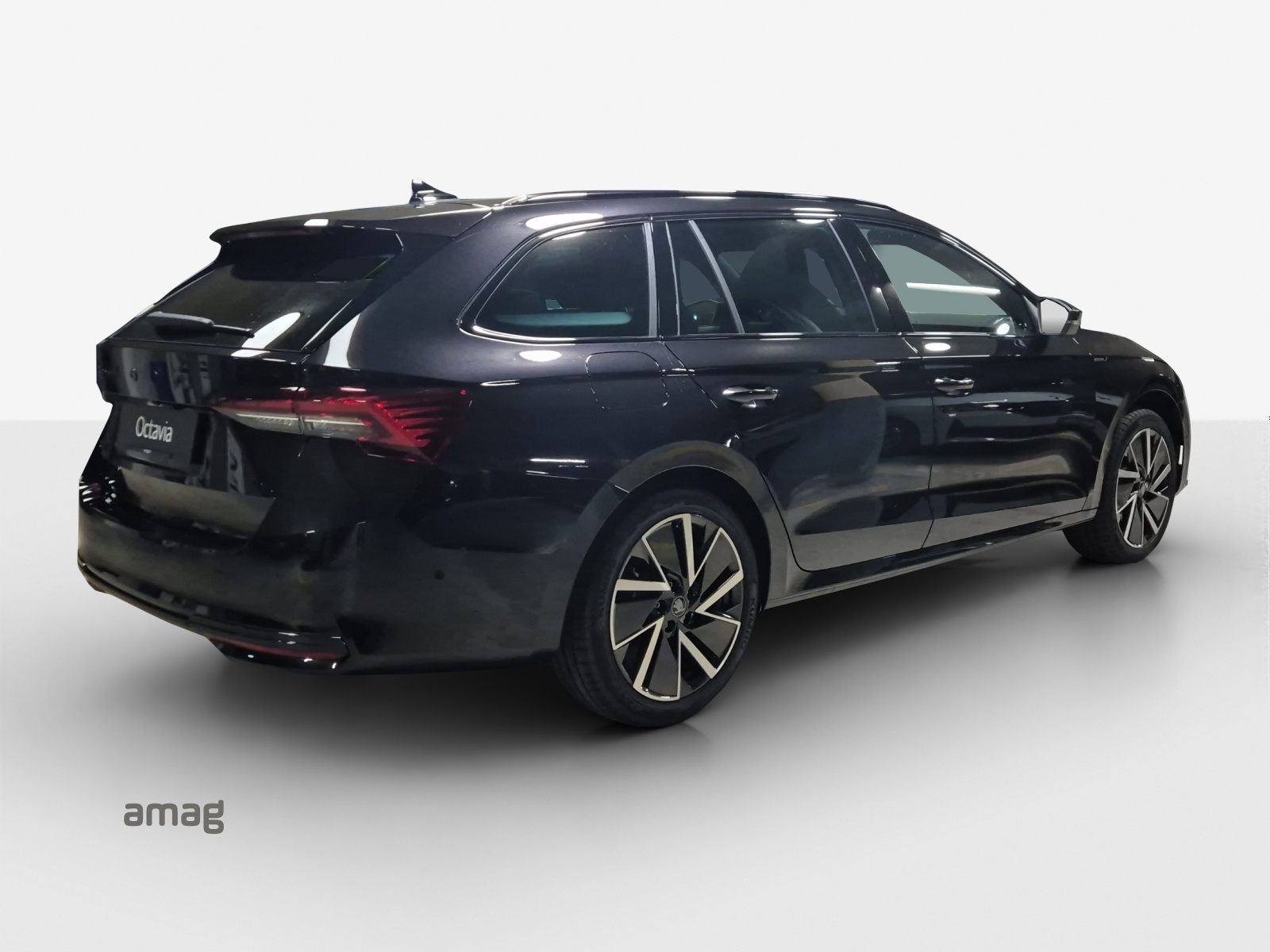 SKODA Octavia Sportline Dynamic-image-4