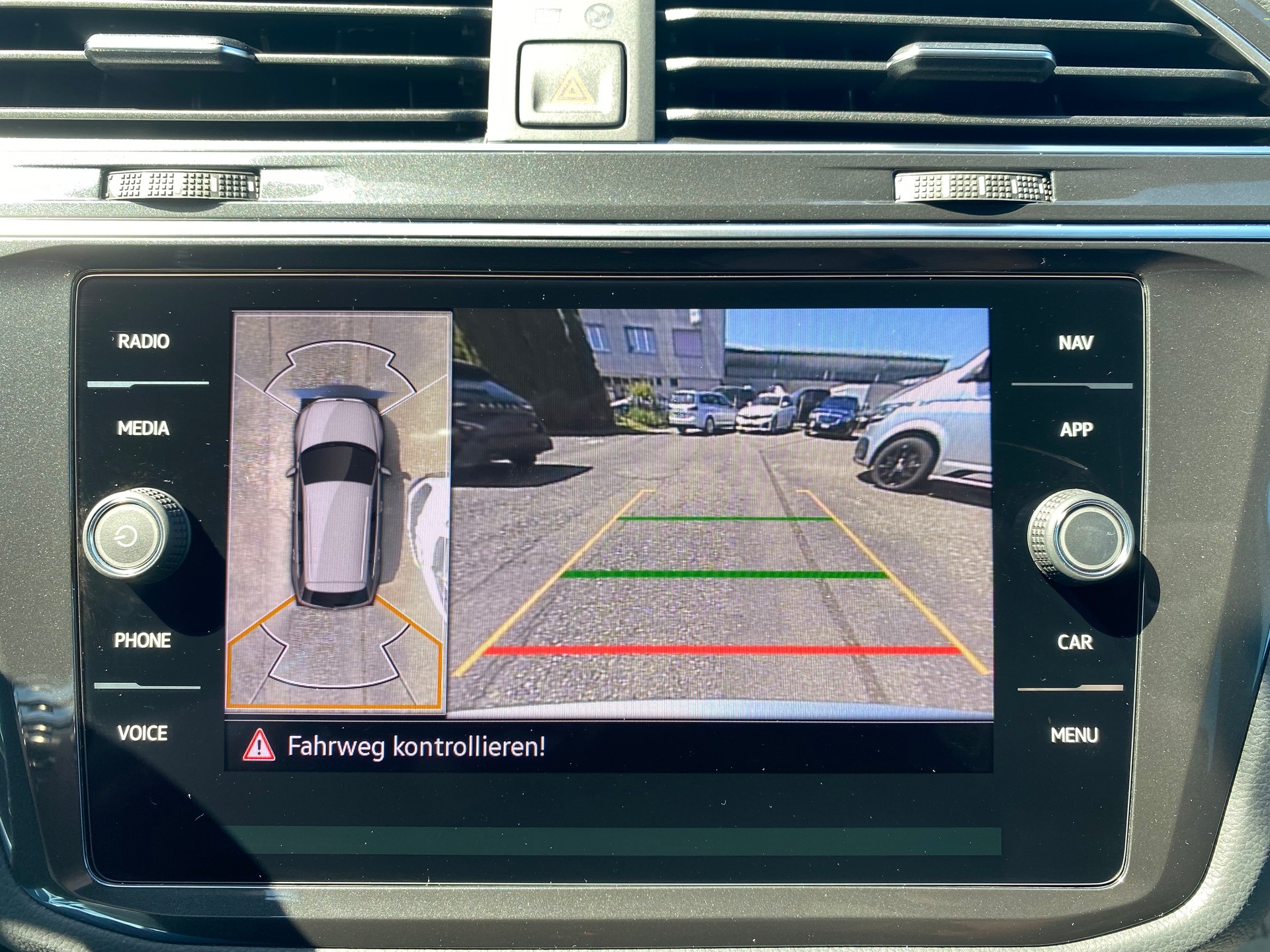 VW Tiguan 2.0TSI 190PS Black Style R-Line 4Motion DSG **Modell 2024**-image-12