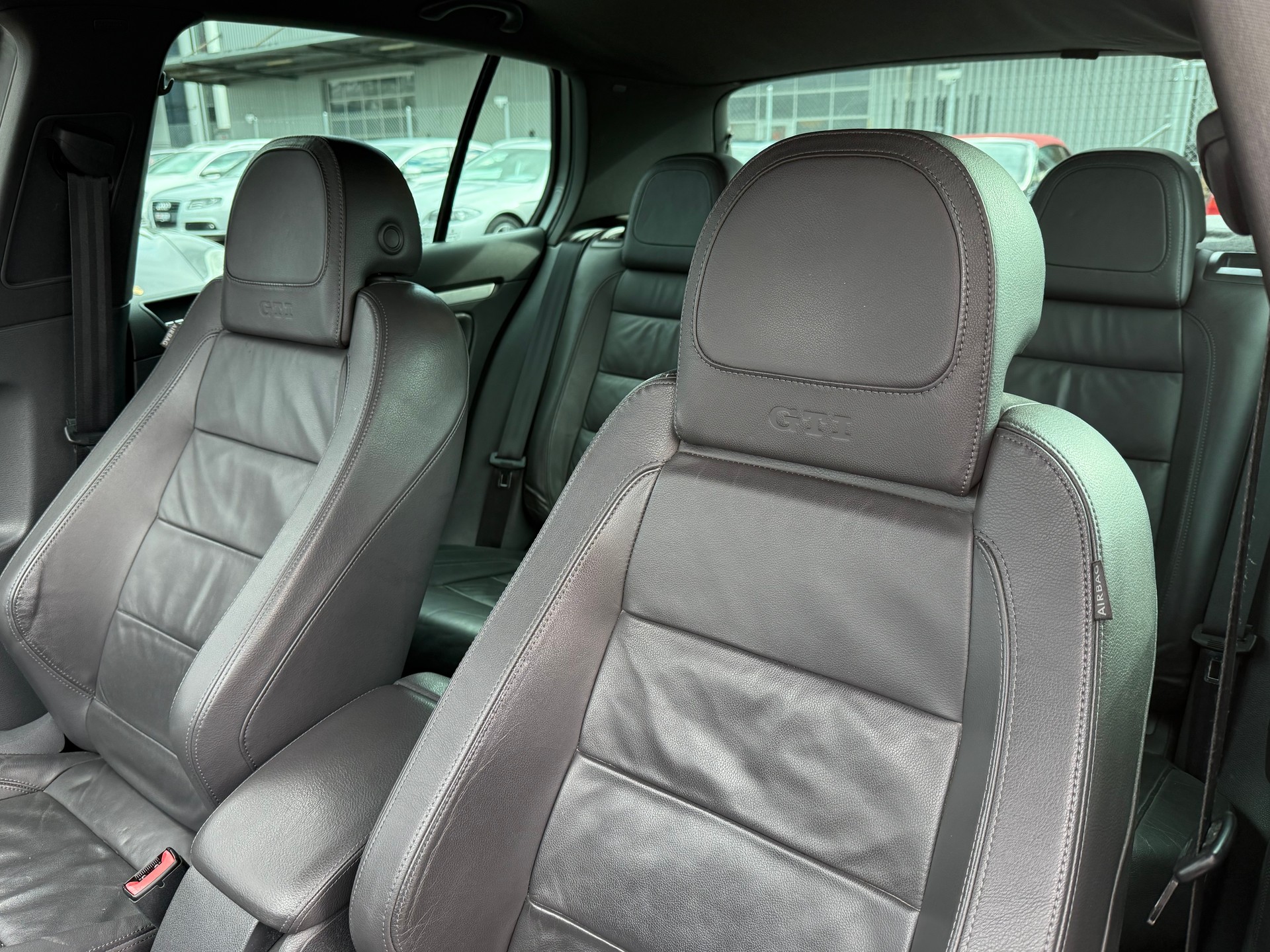 VW Golf 2.0 TFSI GTI DSG / Frisch ab MFK / 8-fach bereift / Schiebedach / Leder / PDC-image-9