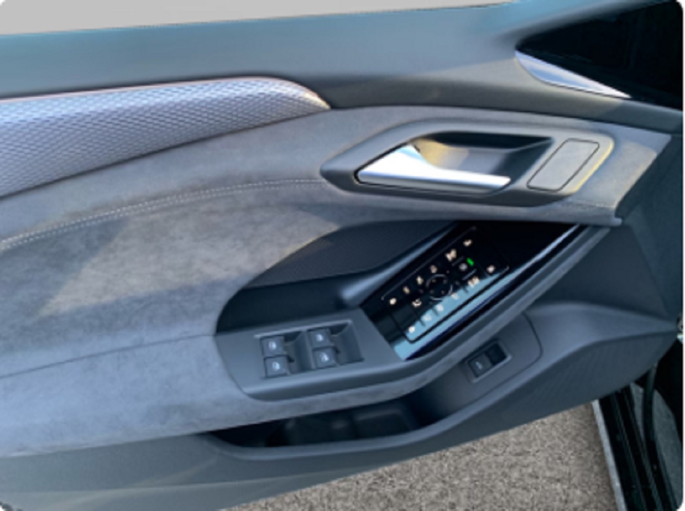 AUDI A6 Avant e-tron quattro-image-6