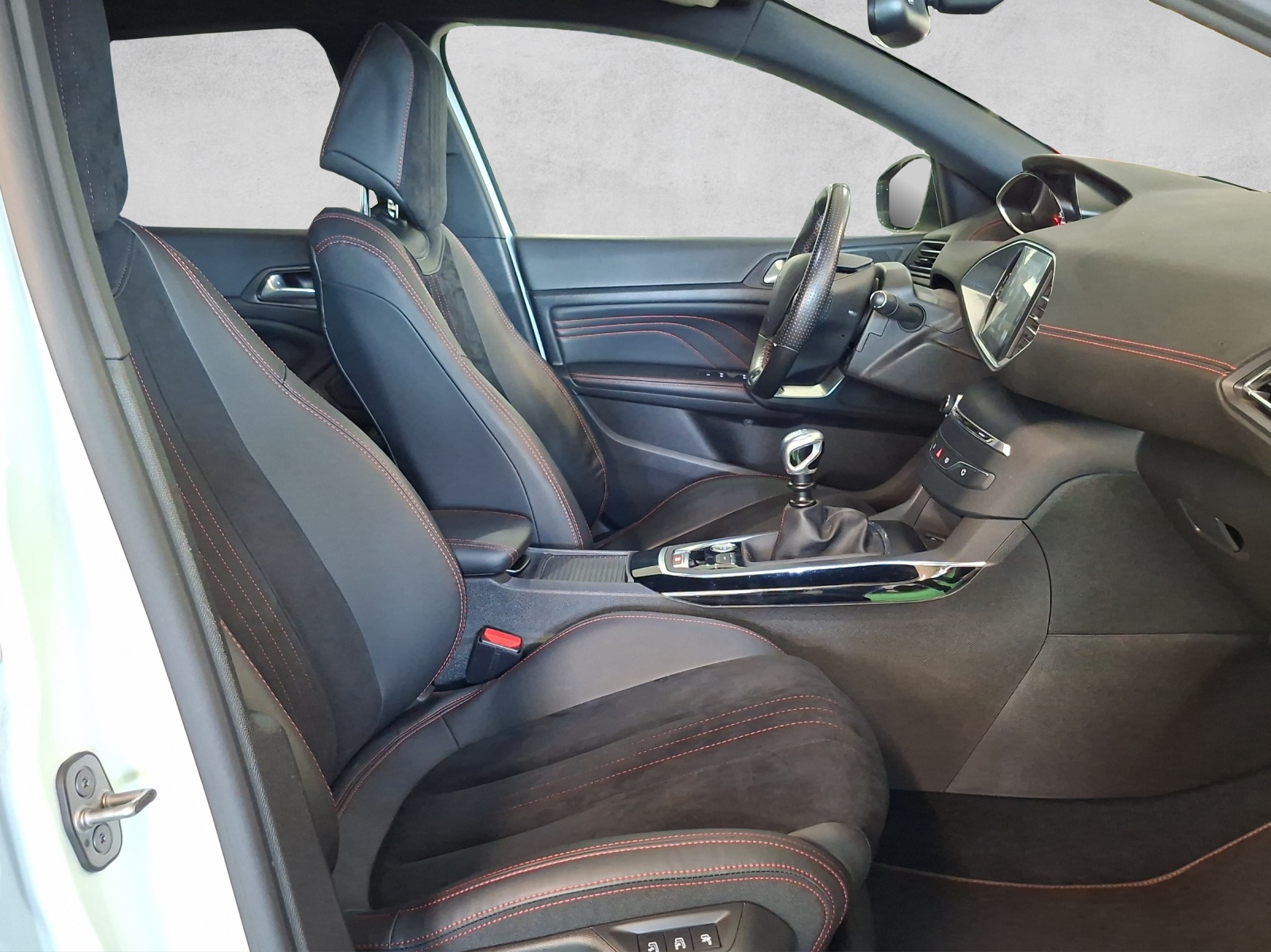 PEUGEOT 308 SW 1.6 THP GT-image-11