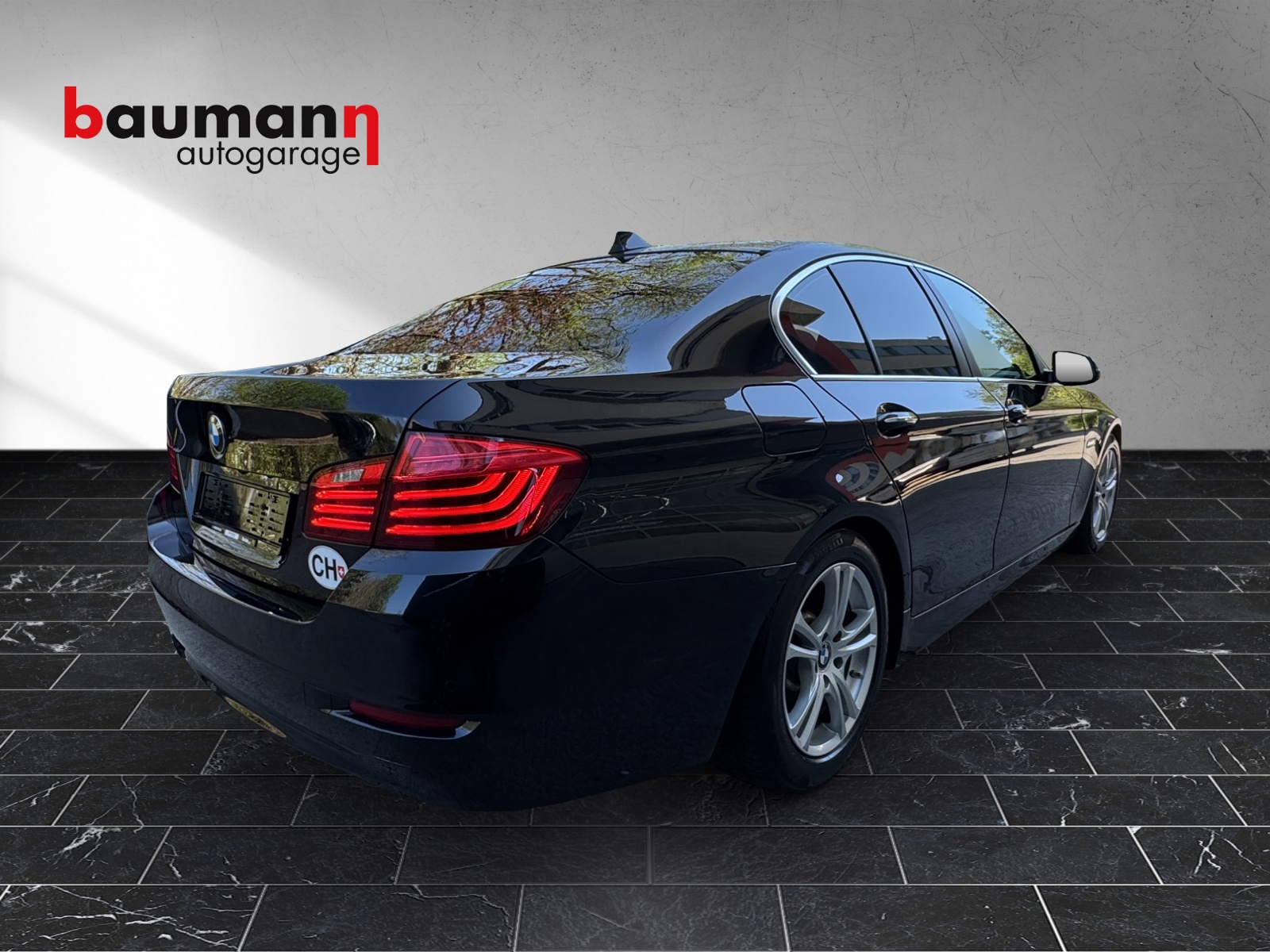 BMW 528i xDrive Steptronic-showroom-element-2