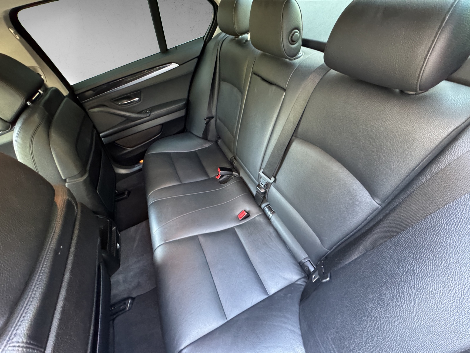 BMW 528i xDrive Steptronic-image-15
