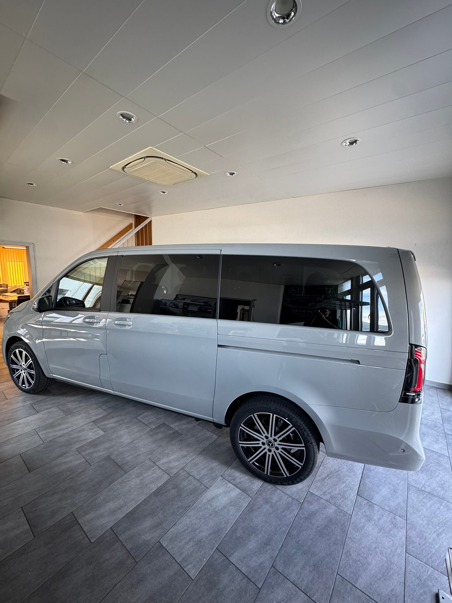 MERCEDES-BENZ V 250 d TREND 3200mm L 4 Matic, 8 places-image-3