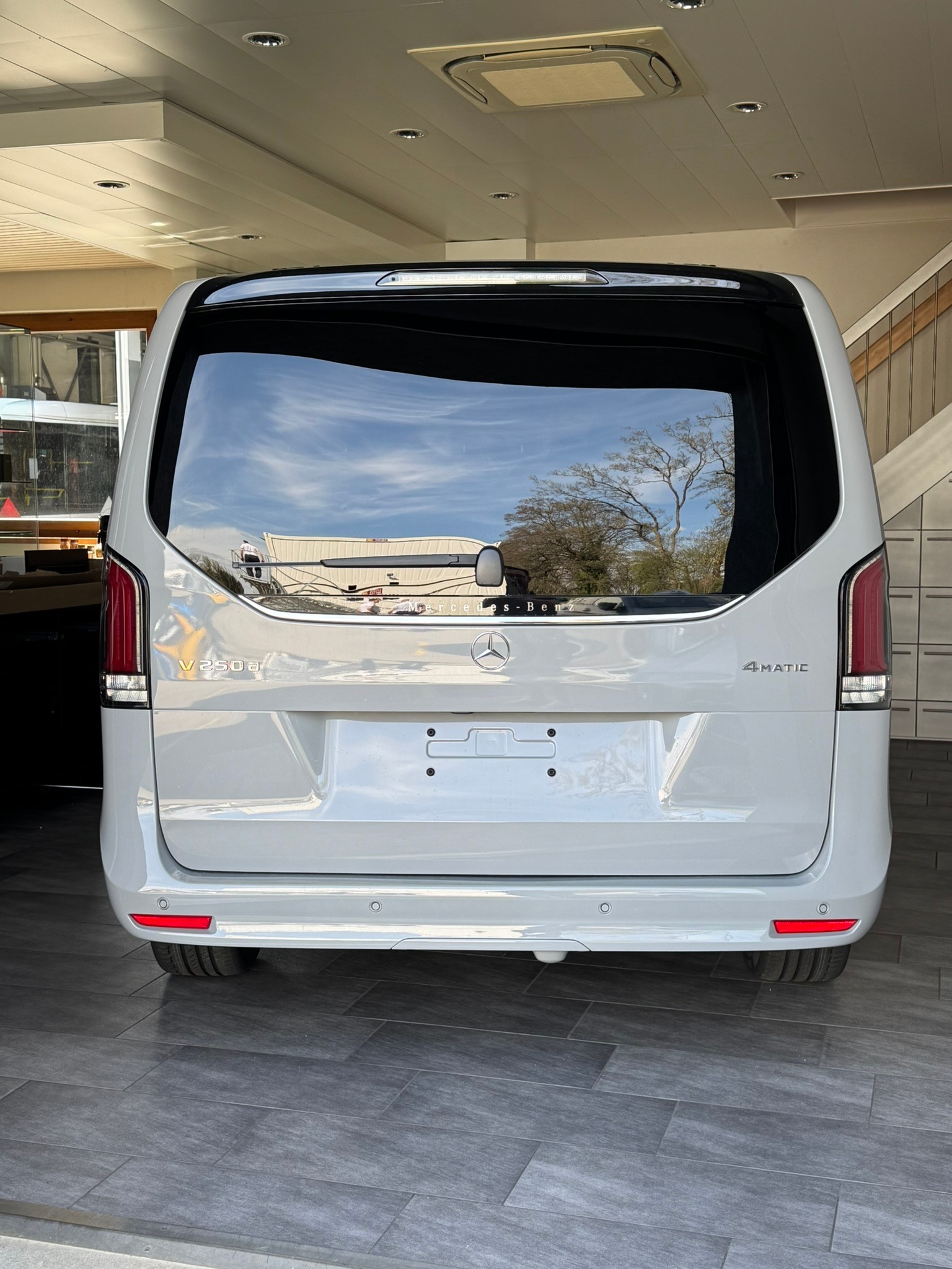 MERCEDES-BENZ V 250 d TREND 3200mm L 4 Matic, 8 places-image-4