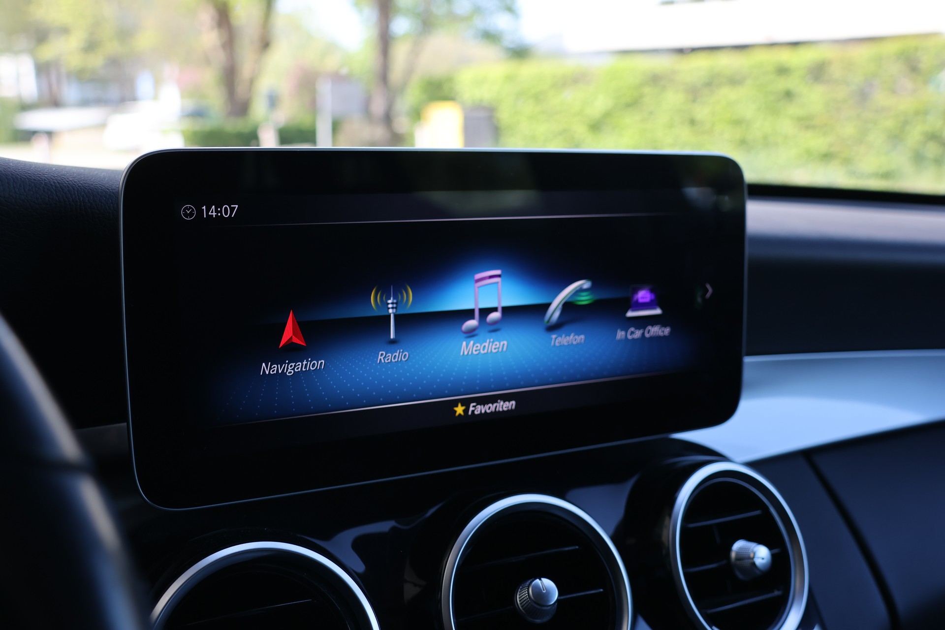 MERCEDES-BENZ C 200 BlueTEC-image-24