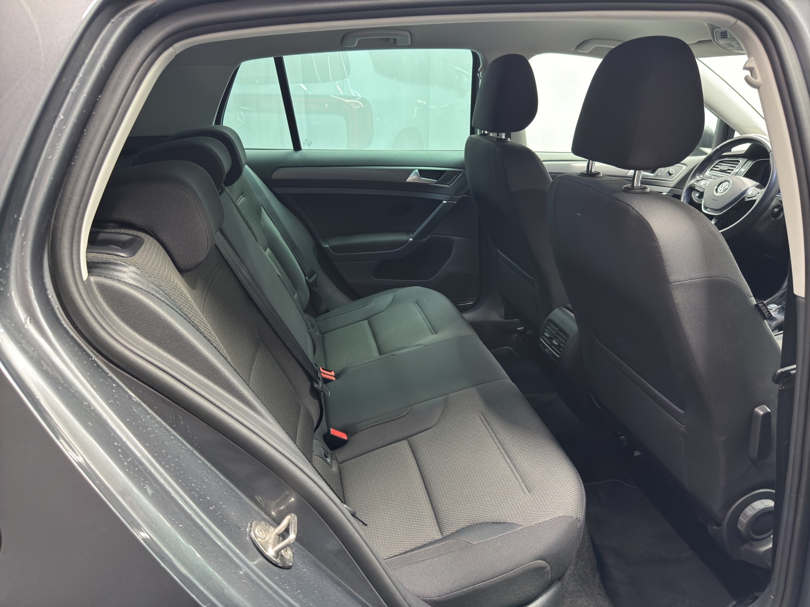 VW Golf VII e-image-9