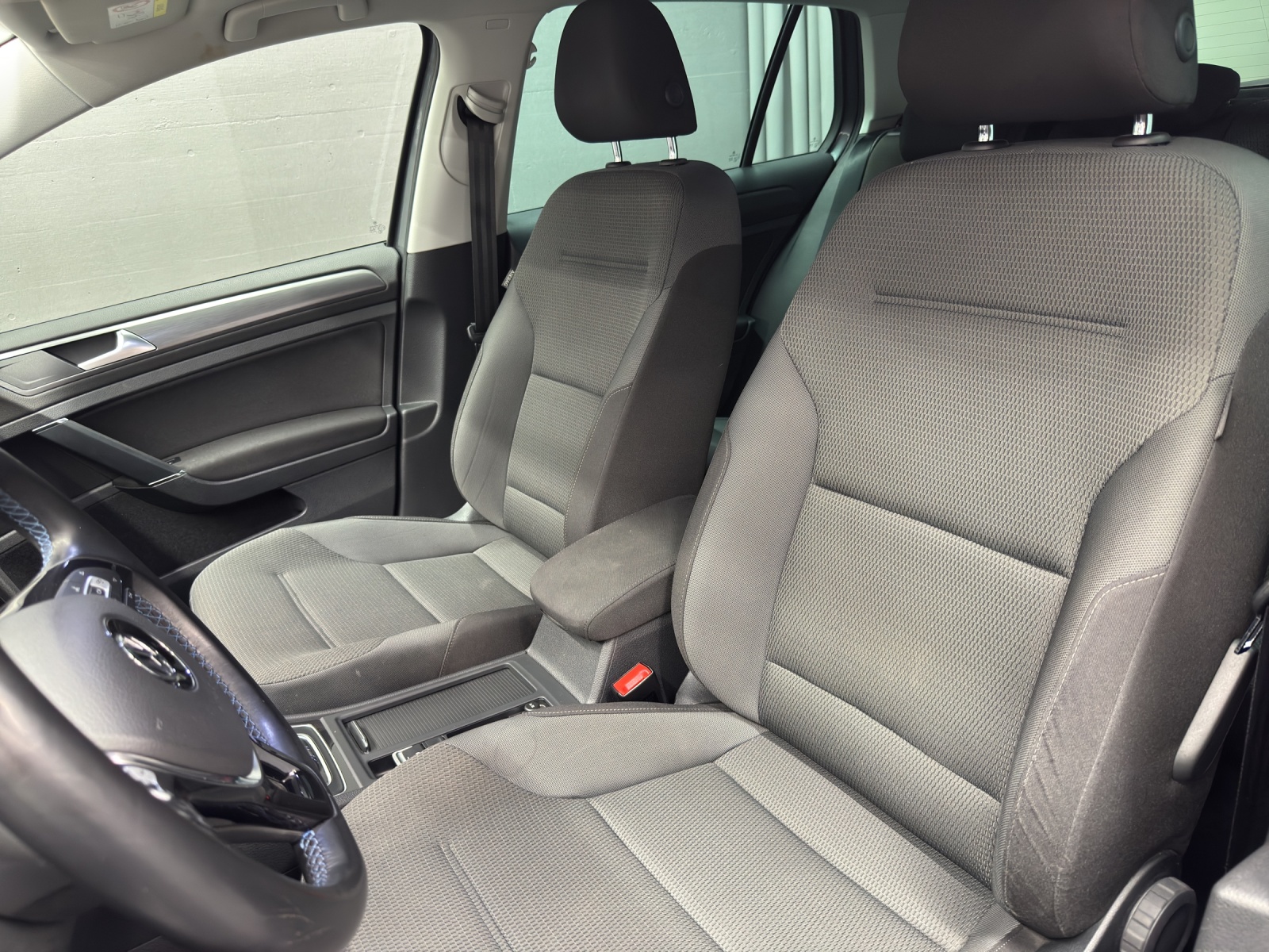 VW Golf VII e-image-13