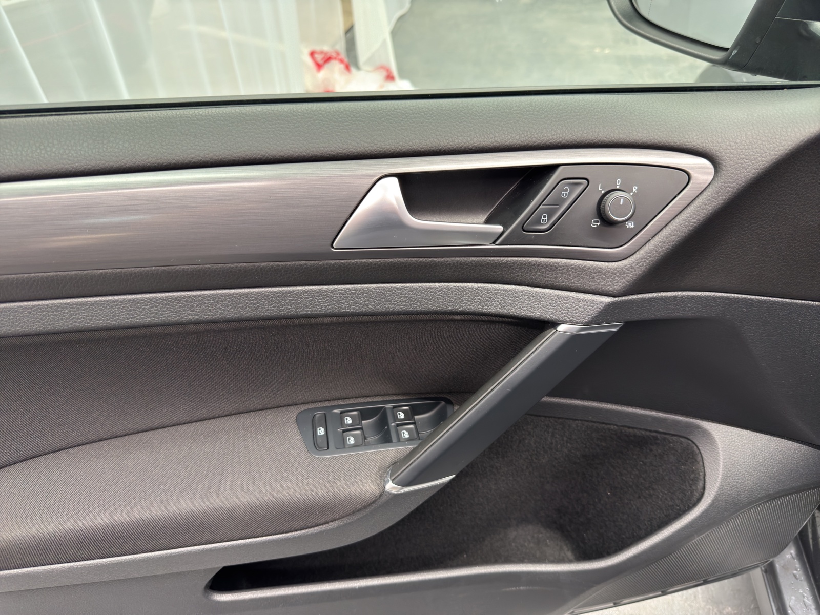 VW Golf VII e-image-12