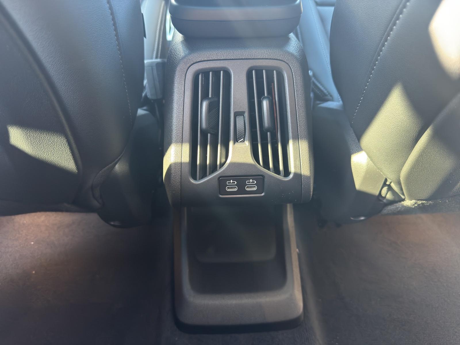 BMW iX2 30 xDrive-image-14
