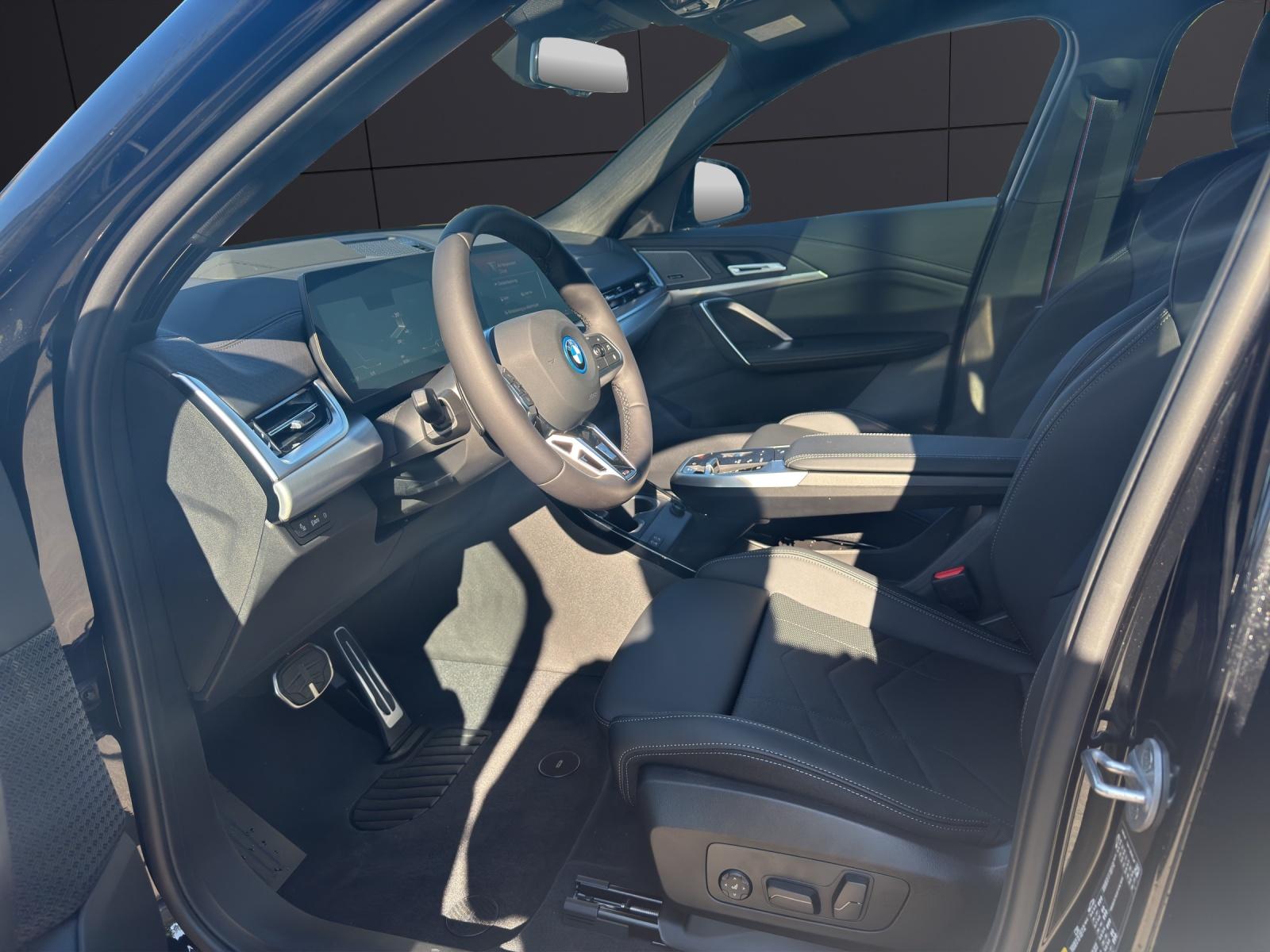 BMW iX2 30 xDrive-image-5