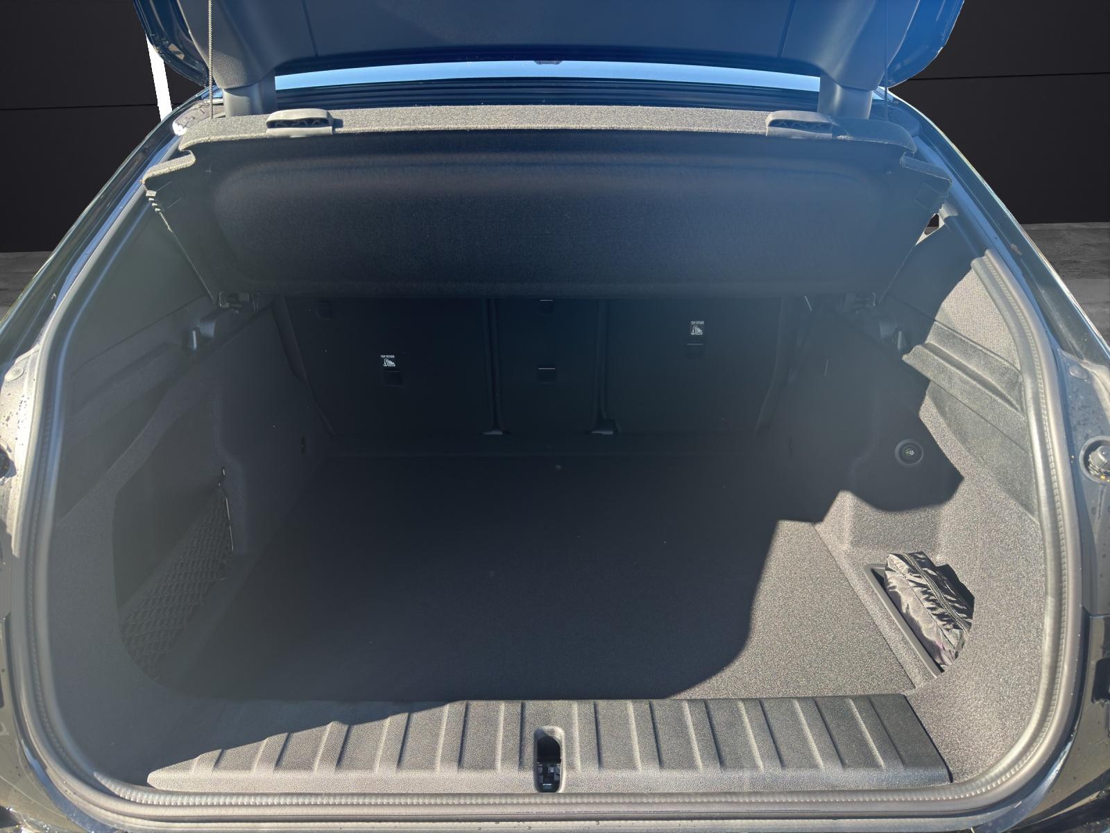 BMW iX2 30 xDrive-image-20