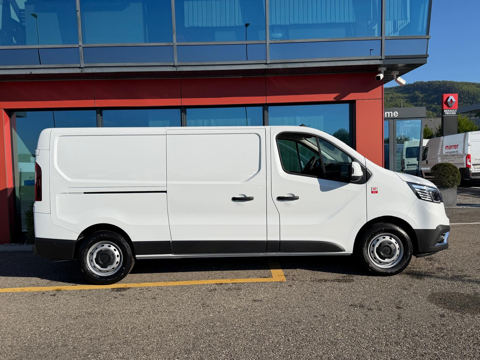 RENAULT RENAULT Trucks Trafic Red Edition 150 PS A L2H1 Hecktüren-image-2