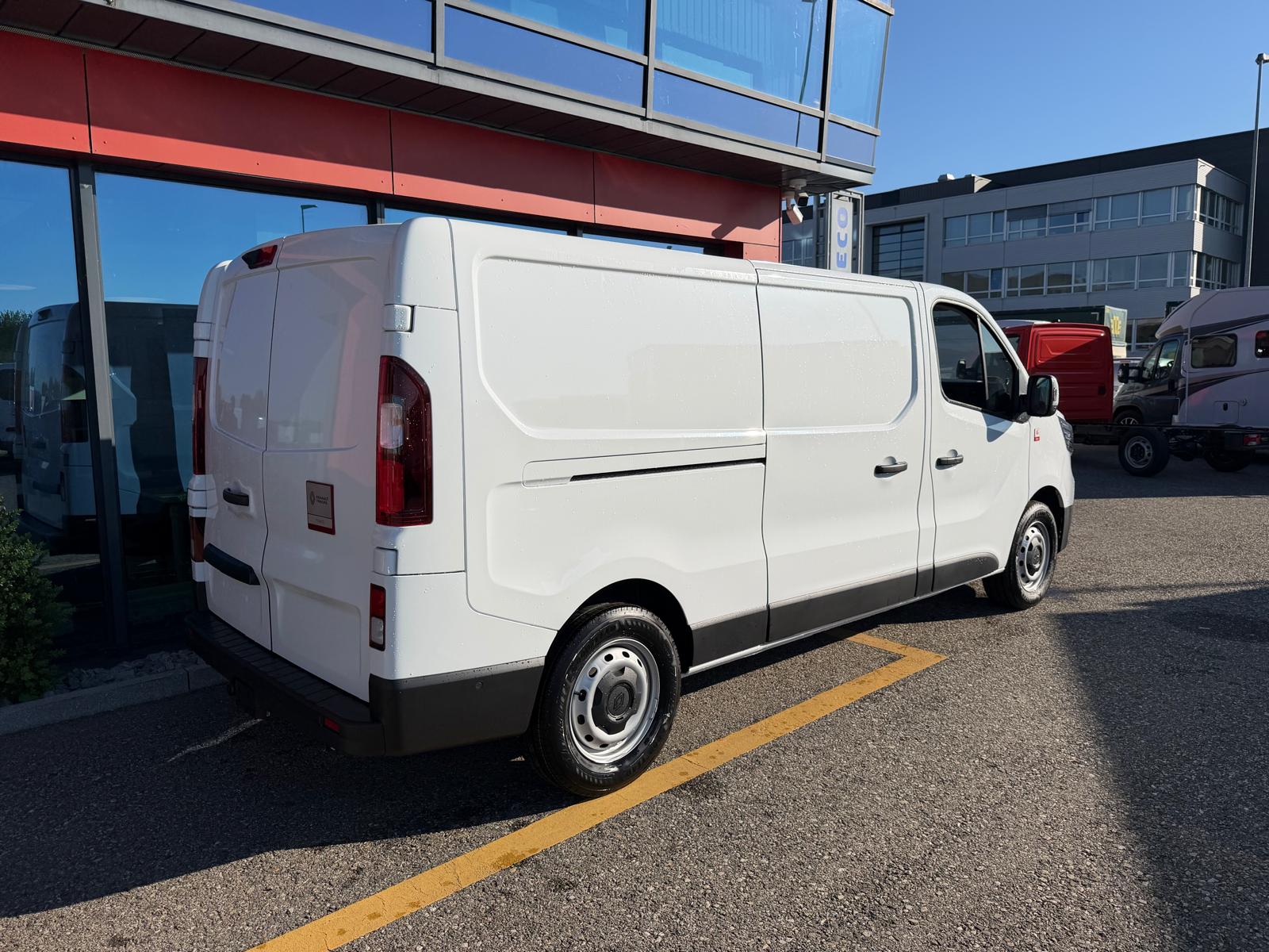 RENAULT RENAULT Trucks Trafic Red Edition 150 PS A L2H1 Hecktüren-image-4