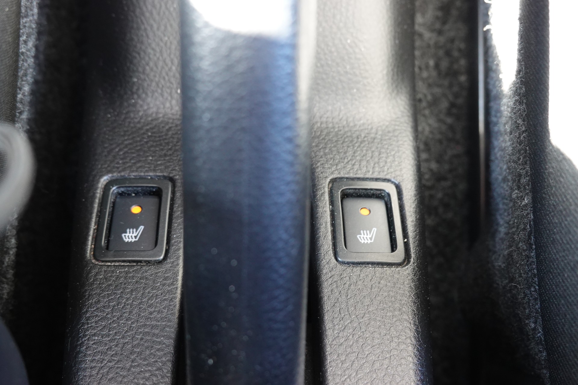 SUZUKI Swift 1.2i 16V Sergio Cellano * Véhiculé CH * 1er Main * Etat comme neuf * Navigation * Sièges Chauffantes *-image-18