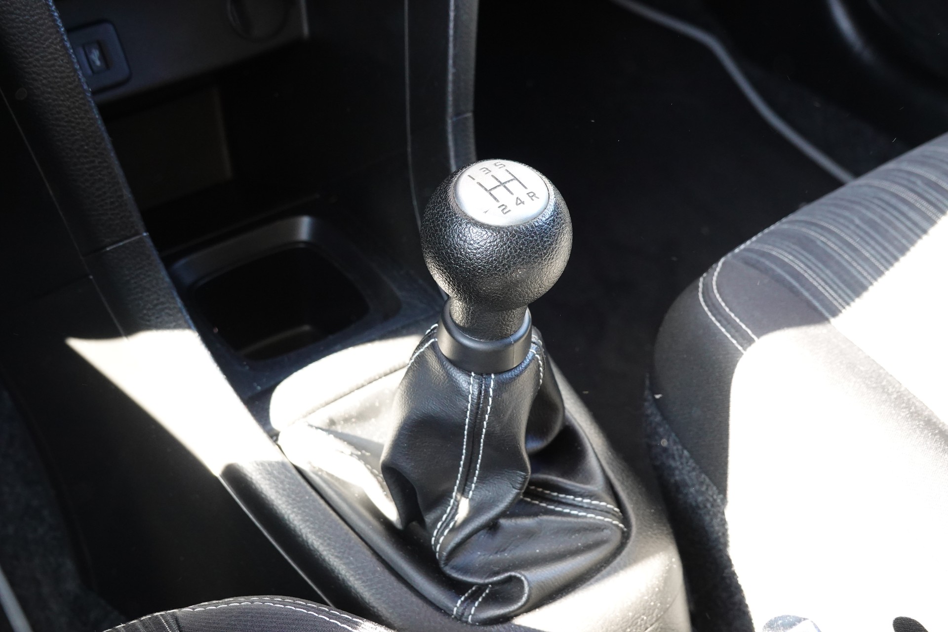 SUZUKI Swift 1.2i 16V Sergio Cellano * Véhiculé CH * 1er Main * Etat comme neuf * Navigation * Sièges Chauffantes *-image-14