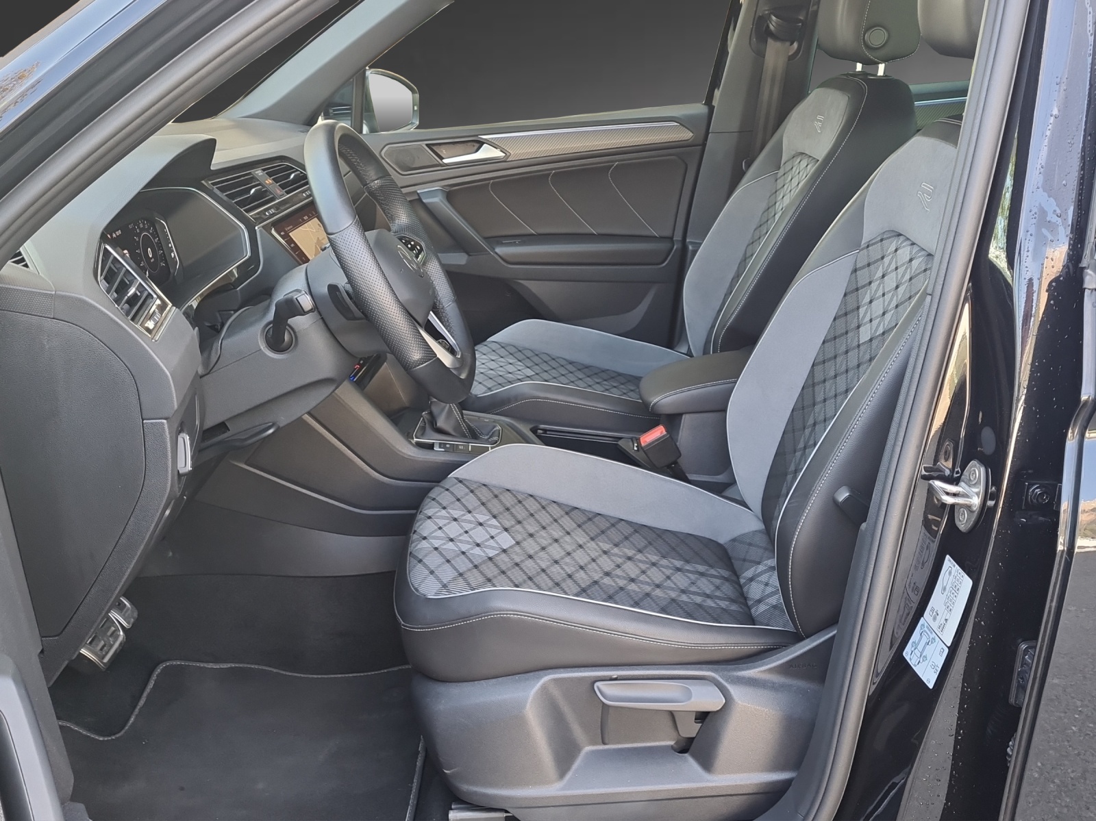VW Tiguan 1.4TSI PHEV Selection DSG-image-5