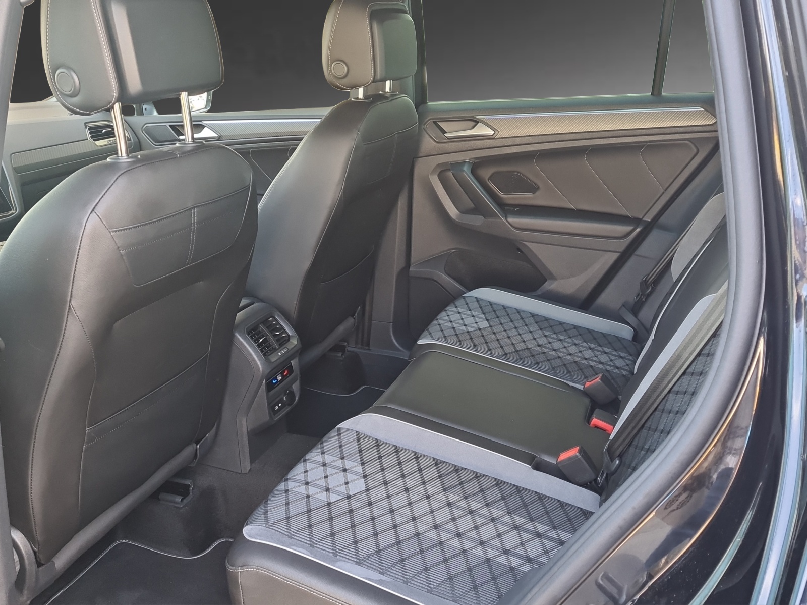 VW Tiguan 1.4TSI PHEV Selection DSG-image-6