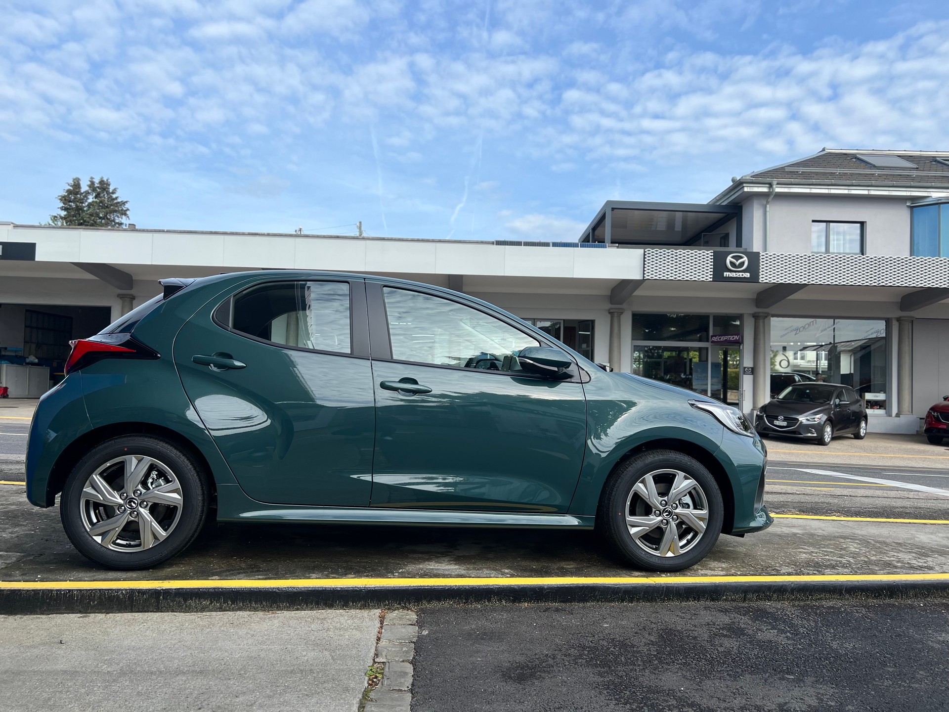 MAZDA 2 Hybrid Exclusive-Line-image-3