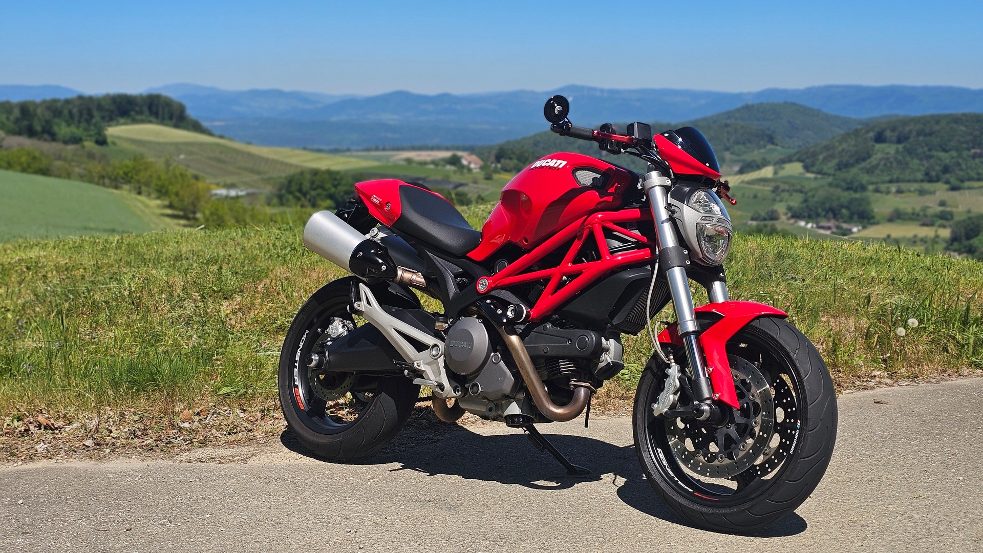 DUCATI Monster 696M