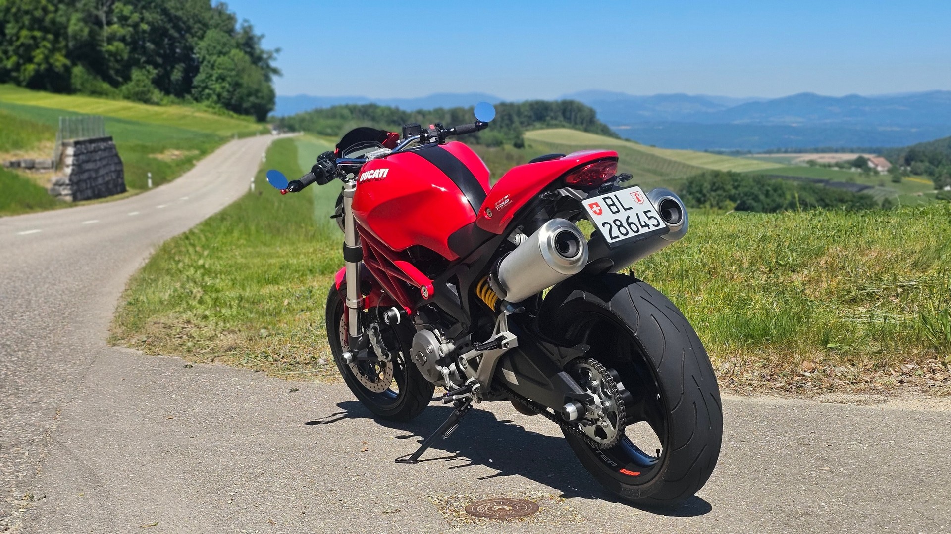 DUCATI Monster 696M-image-1