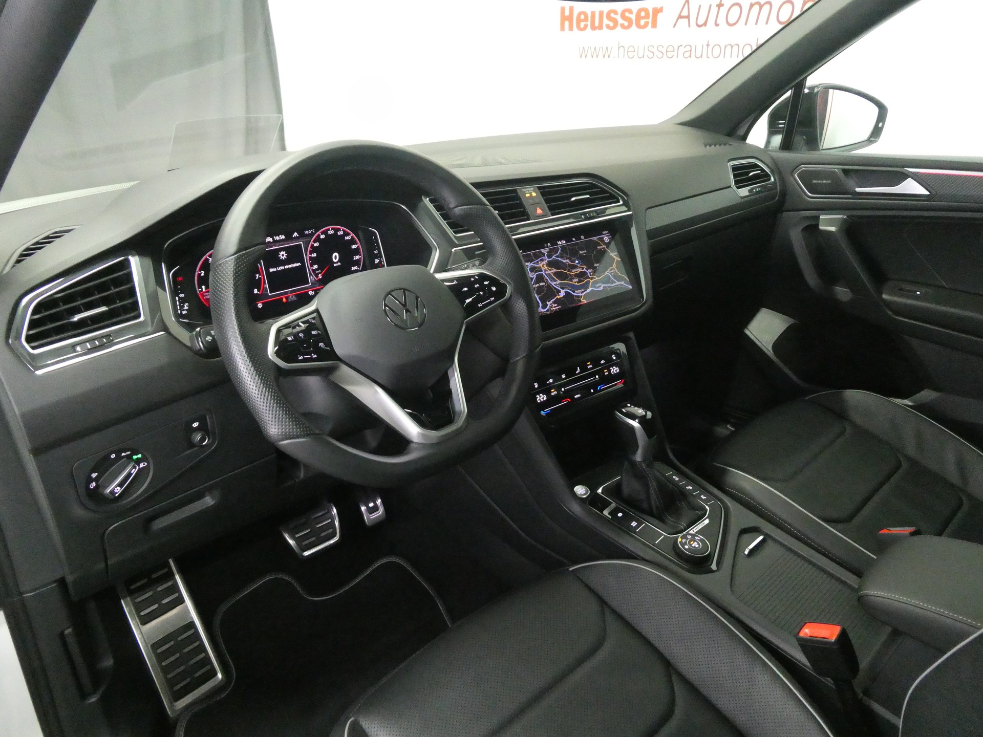 VW Tiguan Allspace 2.0 TSI 4Motion DSG - R-Line - Black Style - Panorama - Leder - Head-Up - Standheizung - 360° Kamera - 245 PS-image-8