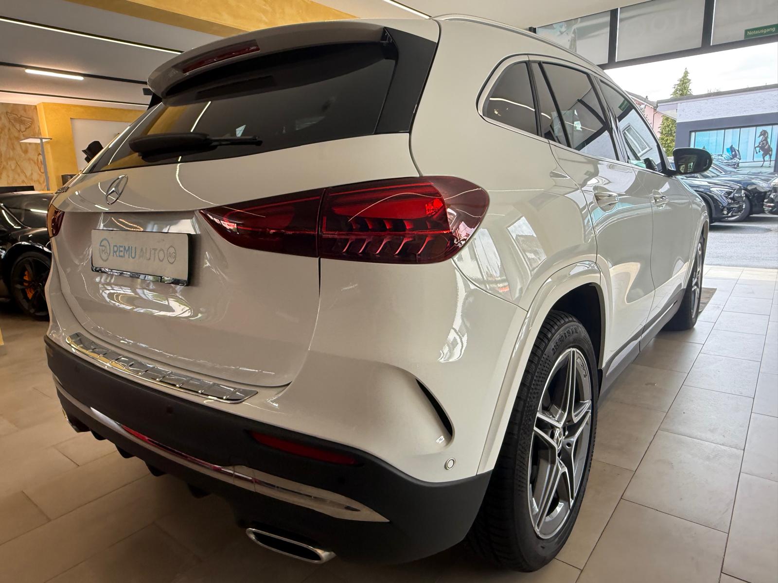 MERCEDES-BENZ GLA 200d AMG Line 8G-DCT-image-2