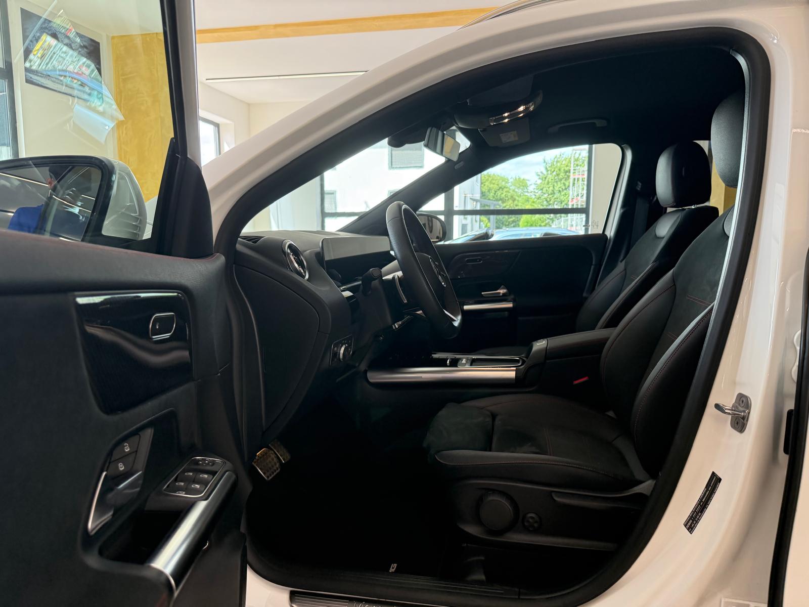 MERCEDES-BENZ GLA 200d AMG Line 8G-DCT-image-10