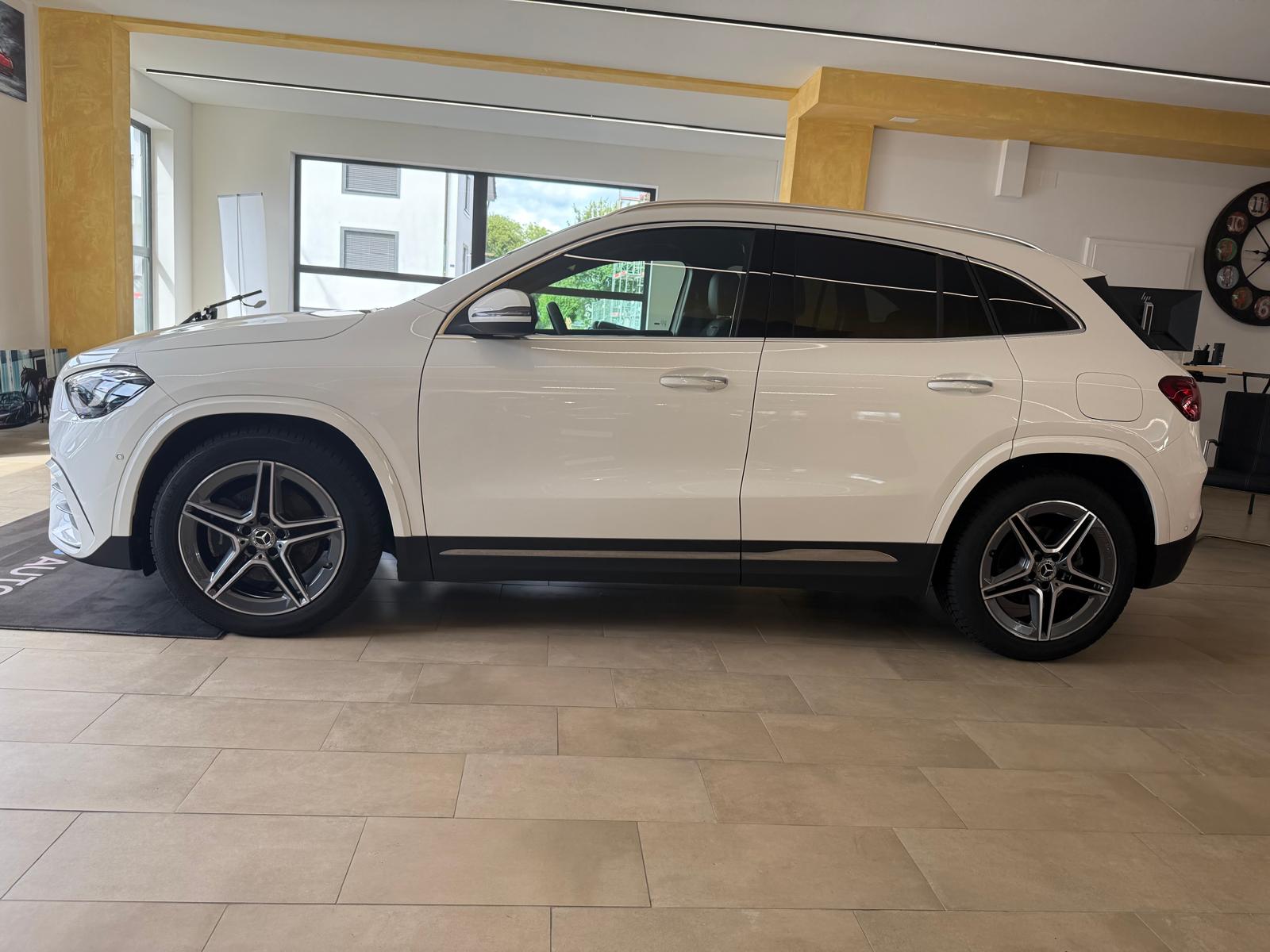 MERCEDES-BENZ GLA 200d AMG Line 8G-DCT-image-6