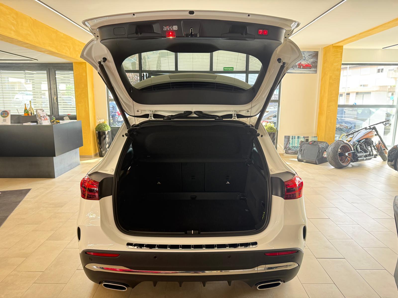 MERCEDES-BENZ GLA 200d AMG Line 8G-DCT-image-5