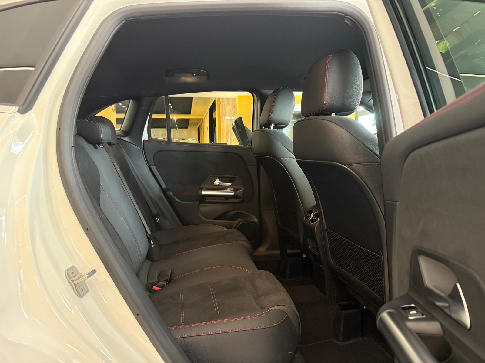 MERCEDES-BENZ GLA 200d AMG Line 8G-DCT-image-18