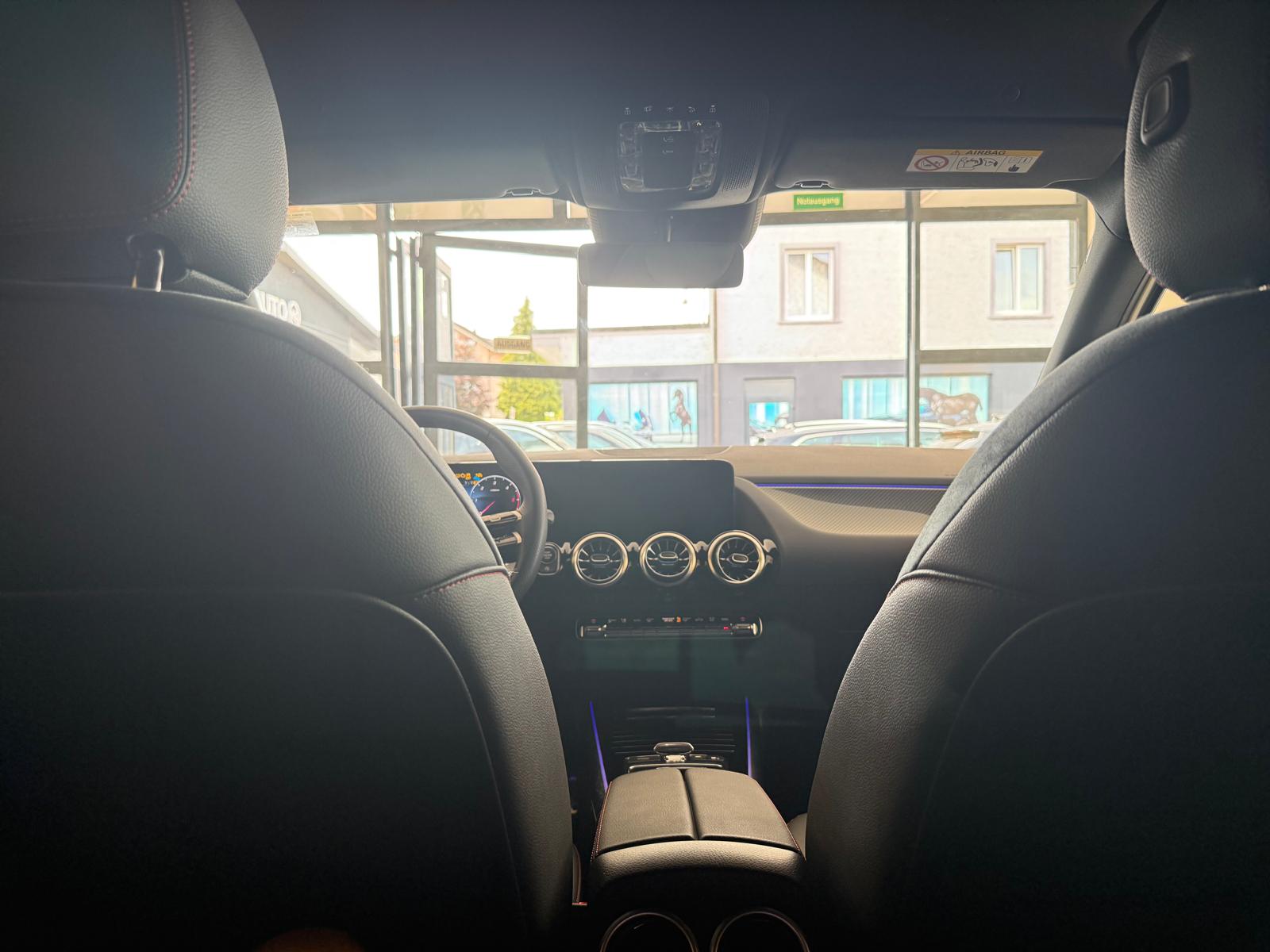 MERCEDES-BENZ GLA 200d AMG Line 8G-DCT-image-20